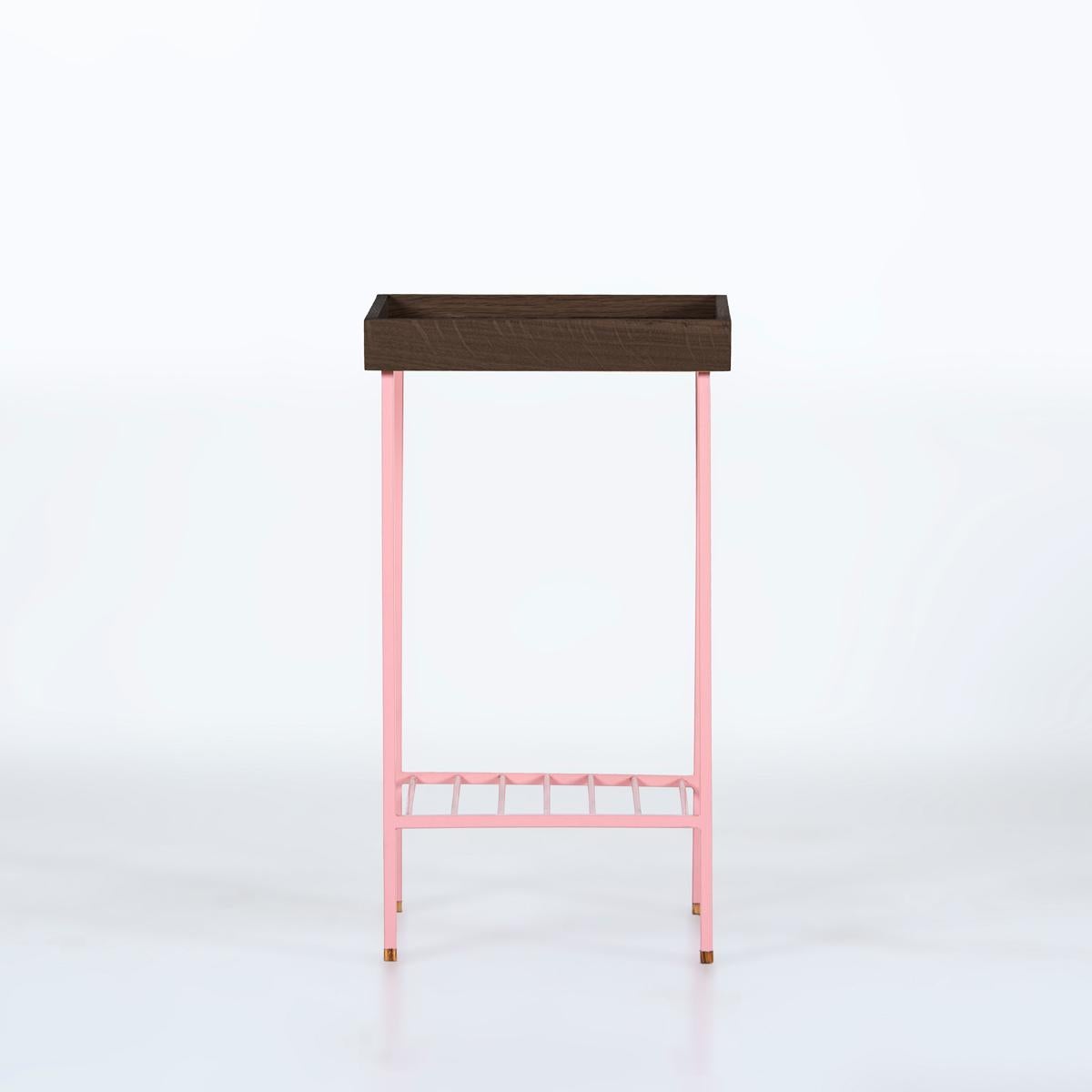 XXIe siècle et contemporain Table d'appoint / Plant Stand en Oak massif - Série EDGE, avec pieds en métal coloré en vente