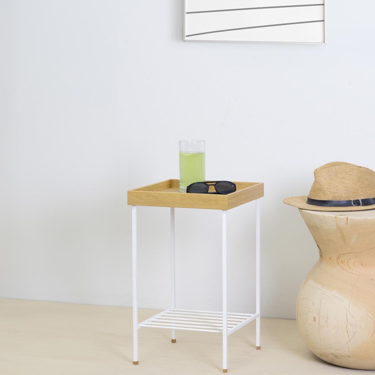 Fait main Table d'appoint / Stand en chêne massif - Série EDGE, avec pieds en métal en vente