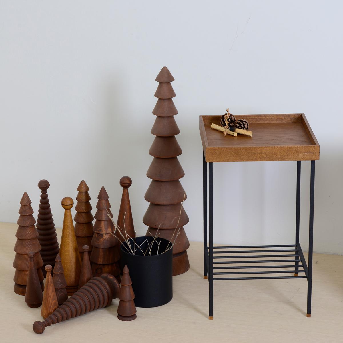 Fait main Table d'appoint / Stand en chêne massif - Série EDGE, avec pieds en métal en vente