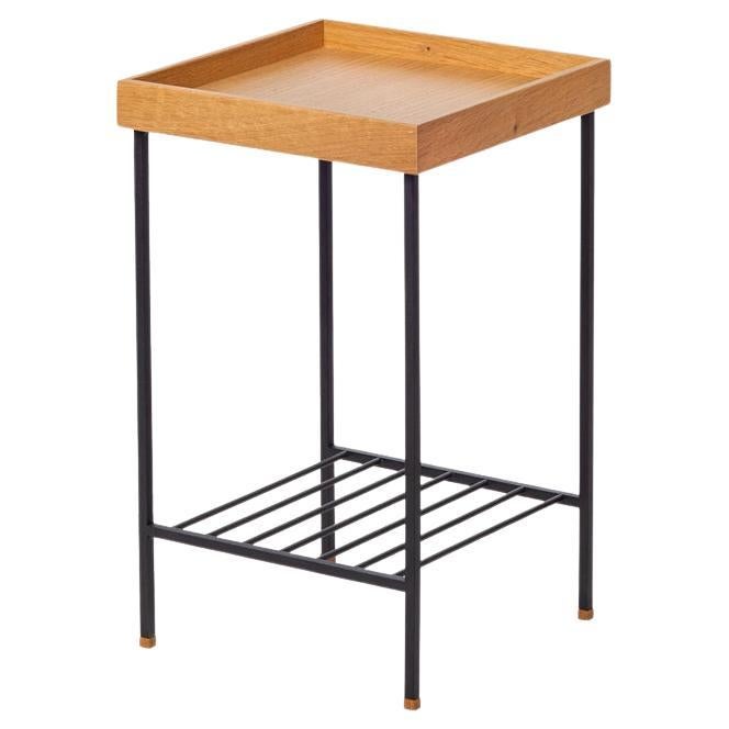 Massiver Beistelltisch/Pflanzenständer aus Eiche Medium - EDGE Serie, mit Metallbeinen