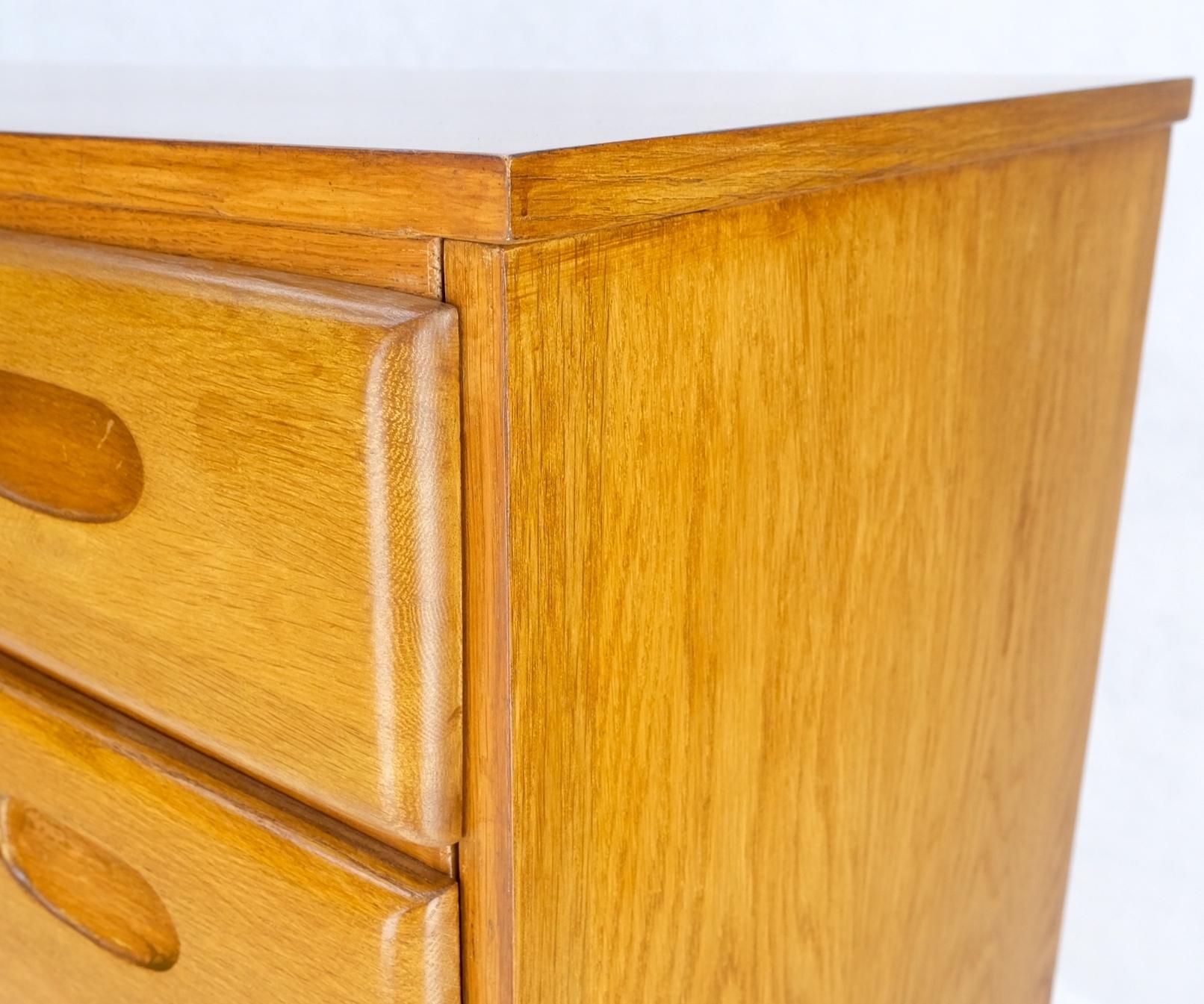 20th Century Solid Oak Mid-Century Modern 4 Drawers American Bachelor Chest Dresser Commode  For Sale