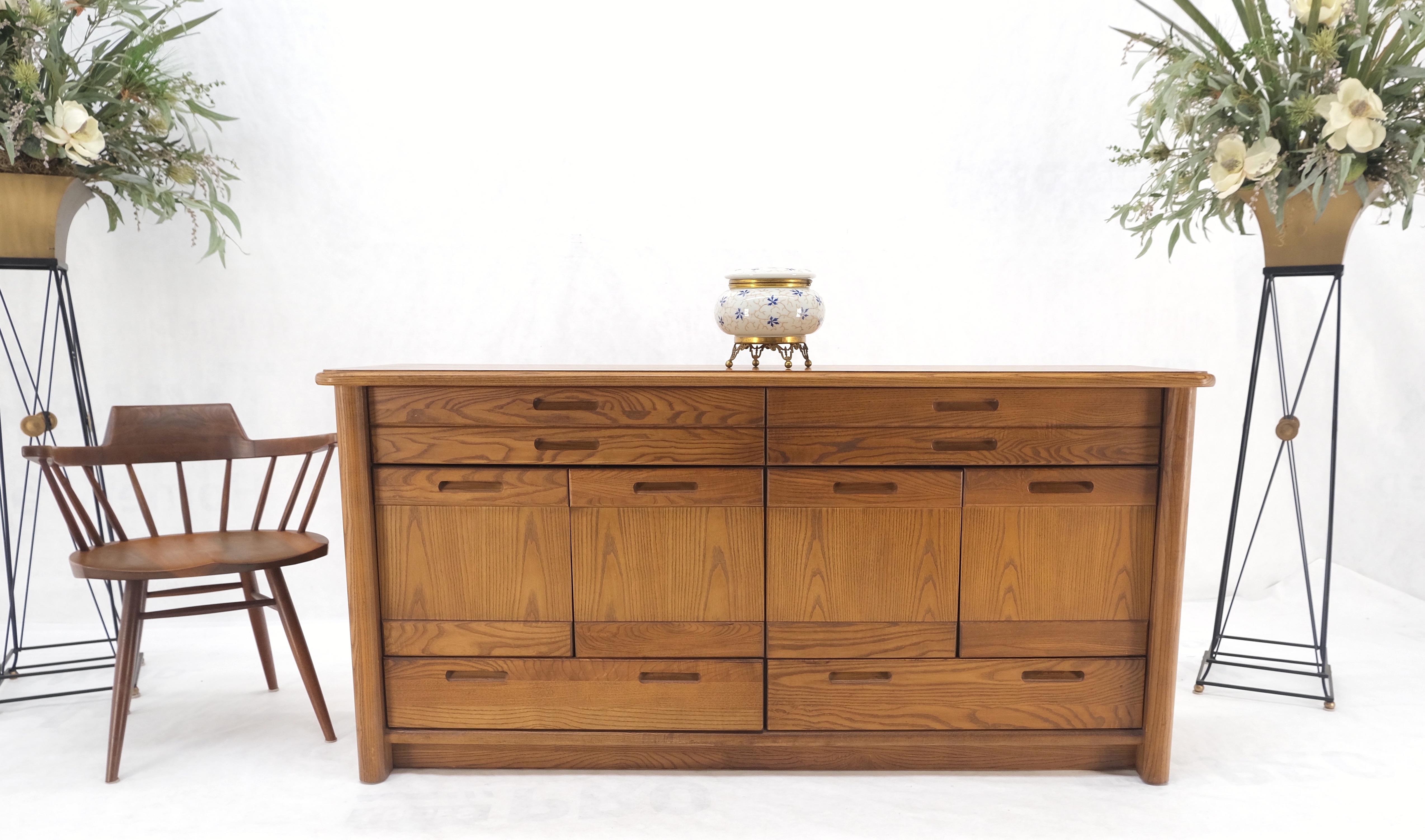 Solid Oak Mid-Century Modern Credenza Server Two Door Compartments Cabinet Mint! For Sale 3