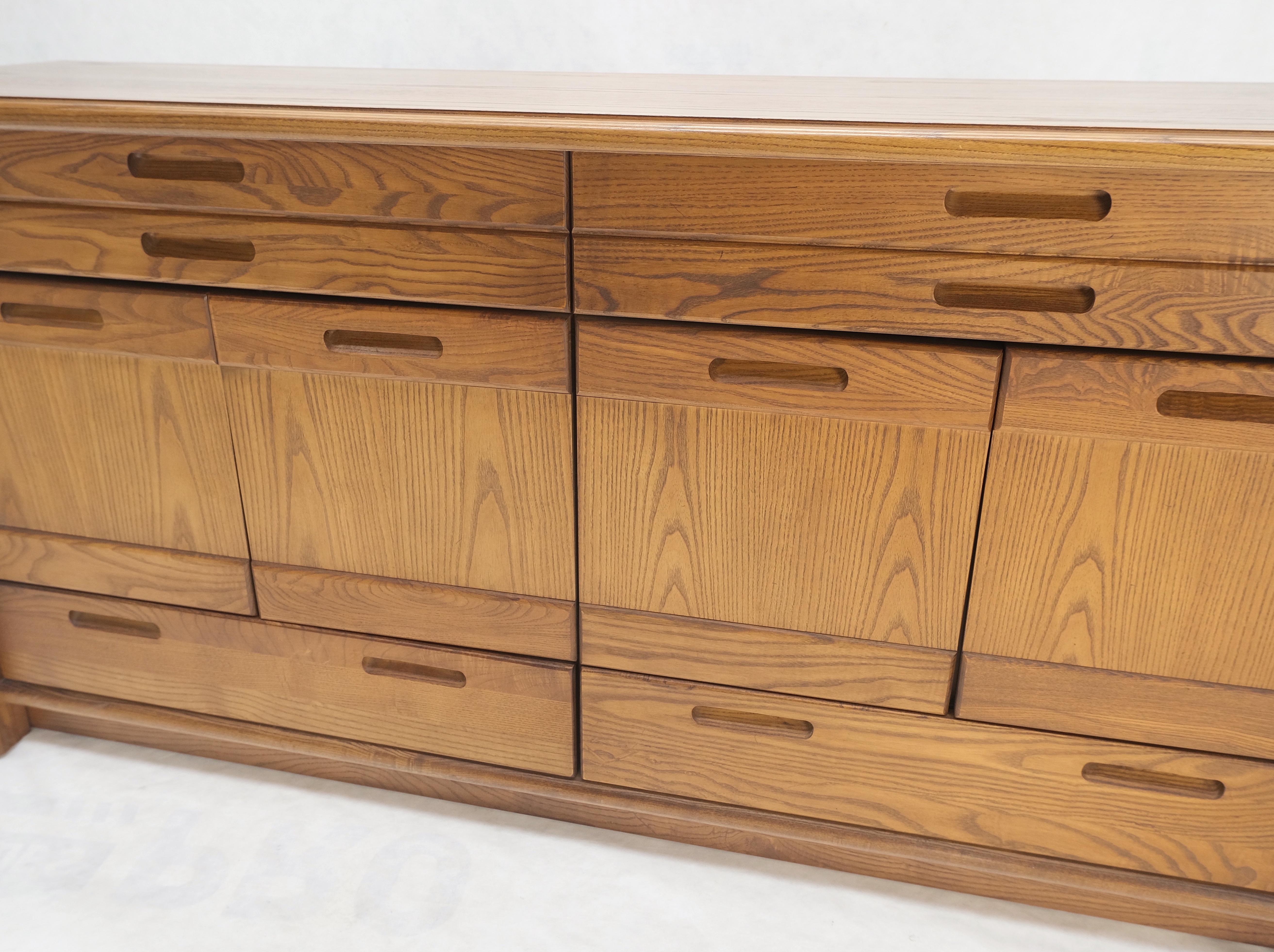Solid Oak Mid-Century Modern Credenza Server Two Door Compartments Cabinet Mint! For Sale 4