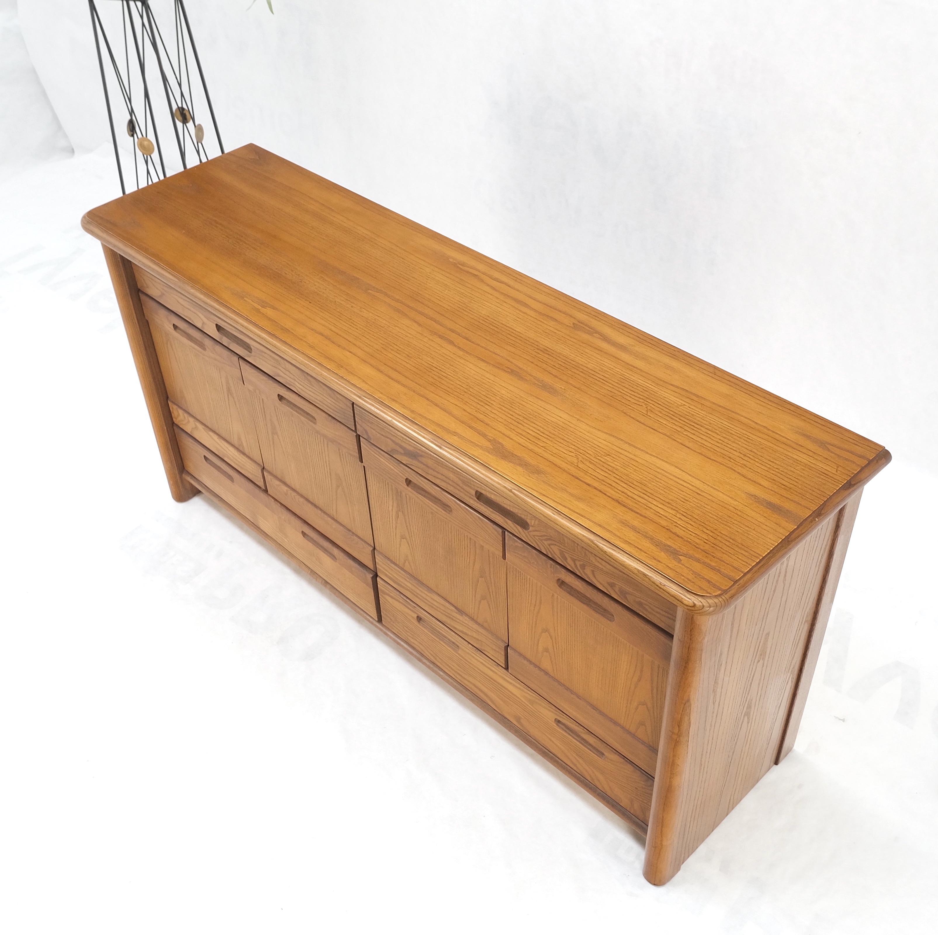 Solid Oak Mid-Century Modern Credenza Server Two Door Compartments Cabinet Mint! For Sale 1