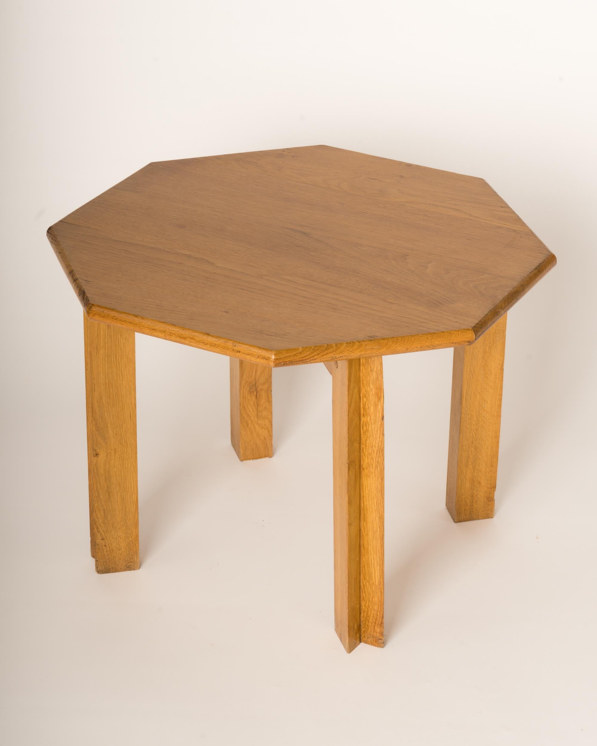 Solid Oak Minimalist Side Table with Scultpted Legs, France, 1970's In Fair Condition For Sale In New York, NY