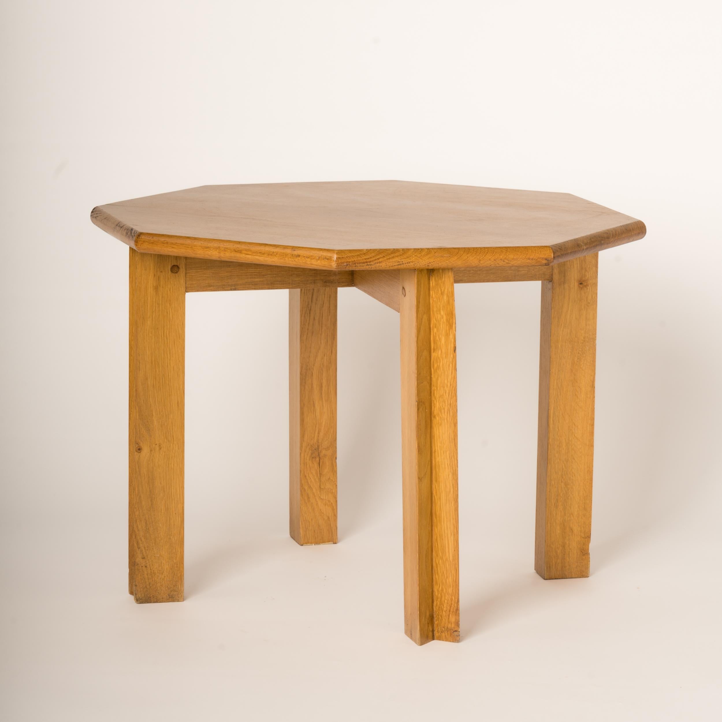 Late 20th Century Solid Oak Minimalist Side Table with Scultpted Legs, France, 1970's For Sale