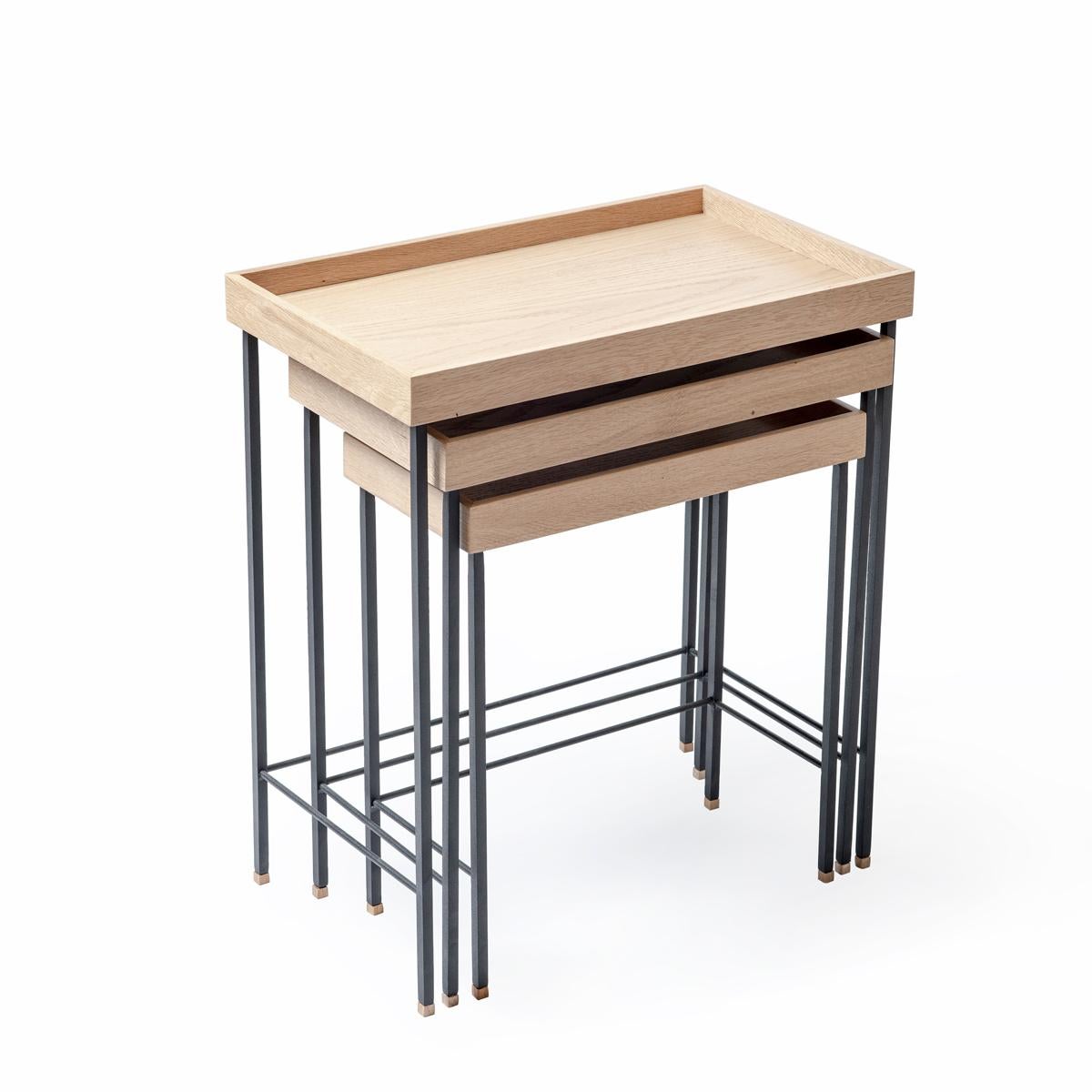 Nisttische aus massiver Eiche - Serie EDGE, mit schwarzen Beinen (Moderne) im Angebot