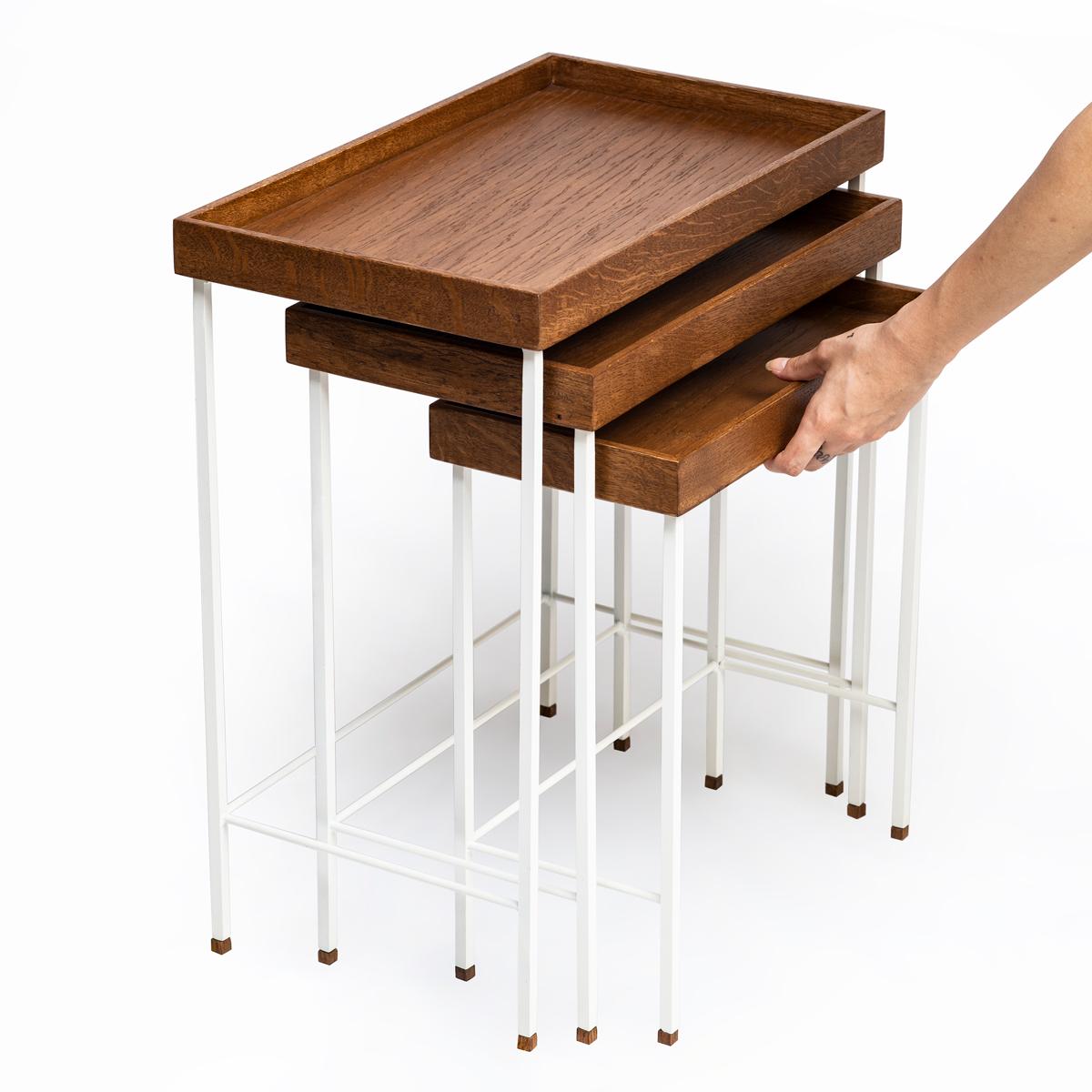 Nisttische aus massiver Eiche - Serie EDGE, mit schwarzen Beinen (Moderne) im Angebot