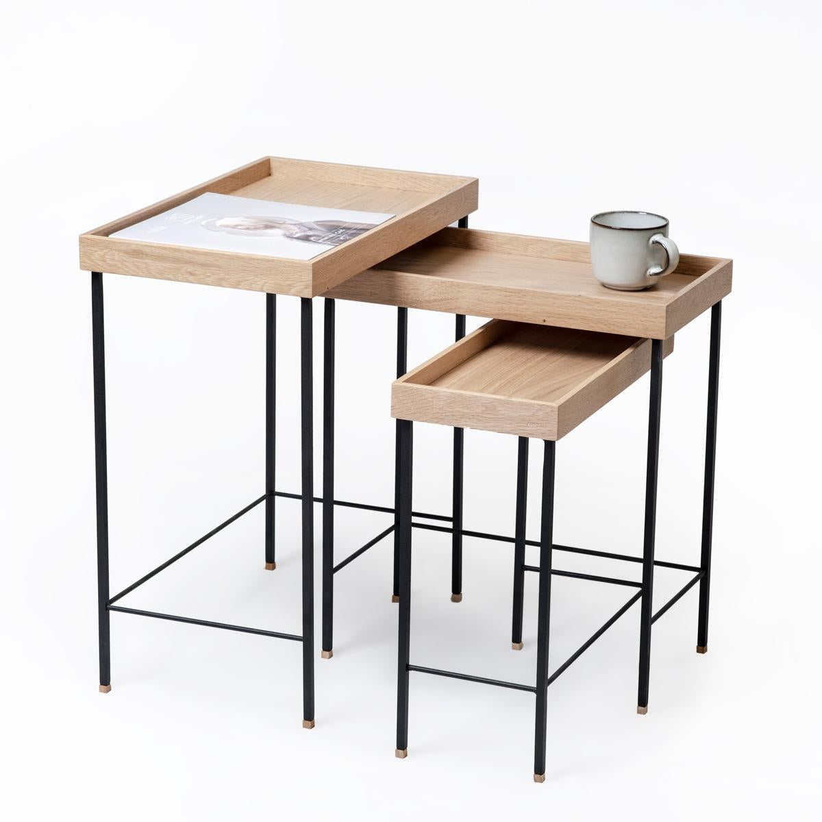 Nisttische aus massiver Eiche - Serie EDGE, mit schwarzen Beinen (Türkisch) im Angebot