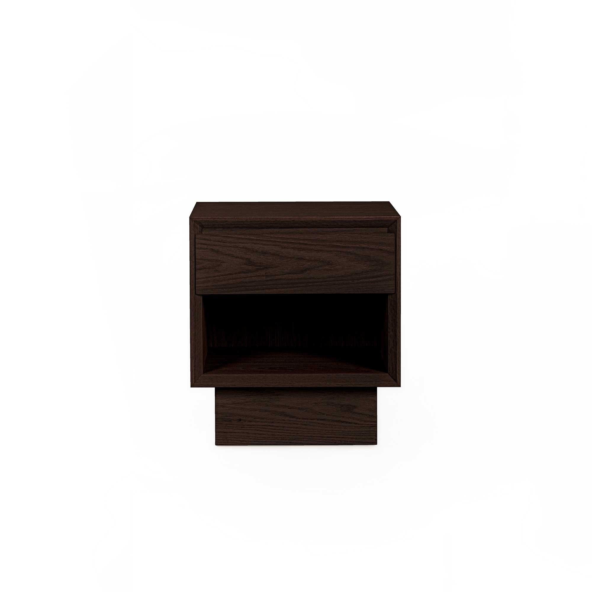 Il comodino in legno massello di Oak Oak della serie BEAM è un mobile moderno ed elegante progettato per soddisfare le esigenze degli utenti della casa. Realizzato interamente in legno massiccio di quercia naturale, questo comodino da camera in