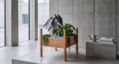 Soporte para macetas de roble macizo, atribuido a Henning Kjærnulf, Dinamarca, década de 1960