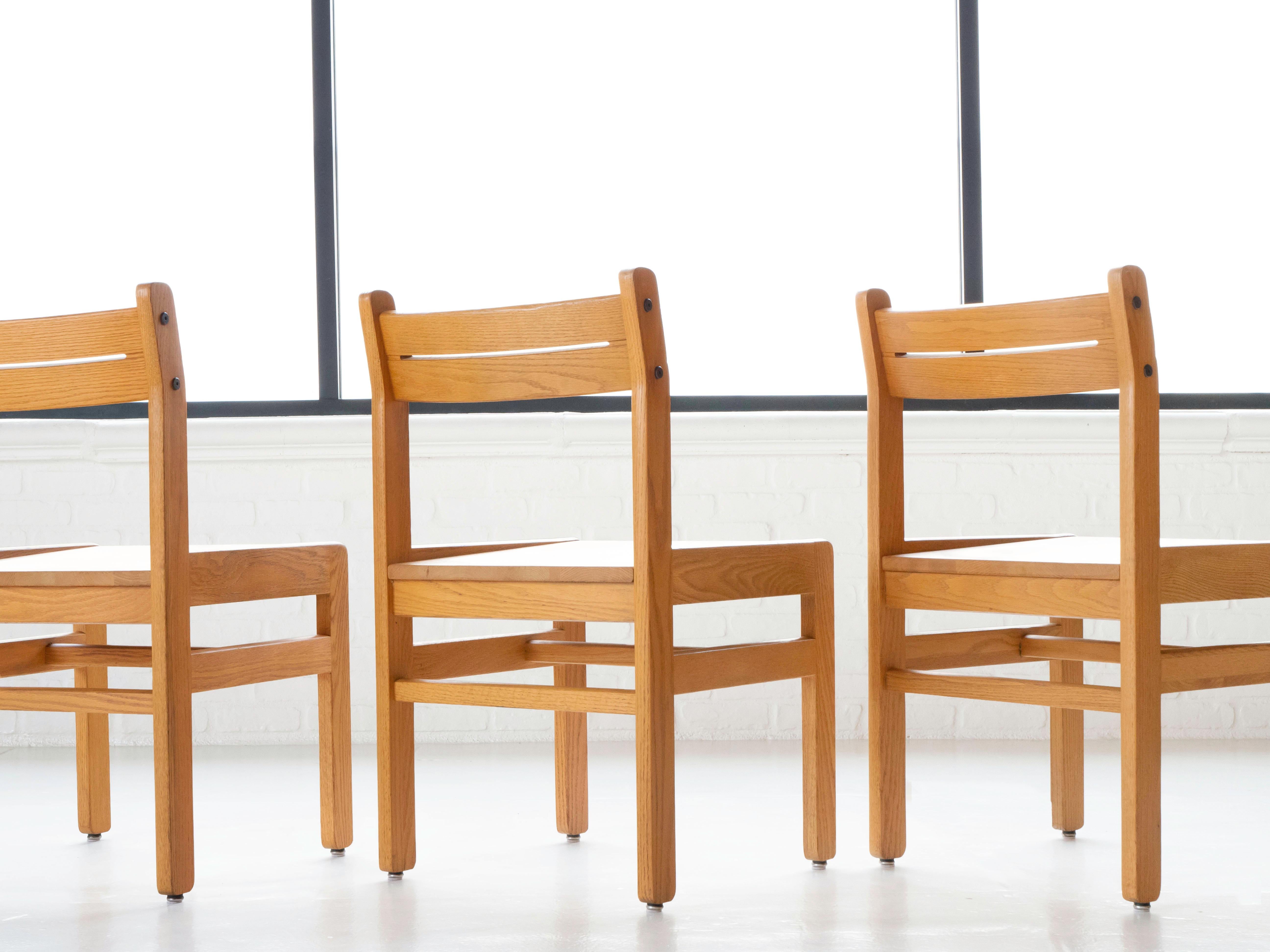 Postmoderne Chaises de salle à manger de bibliothèque post-modernes en chêne massif, lot de 9 disponibles en vente