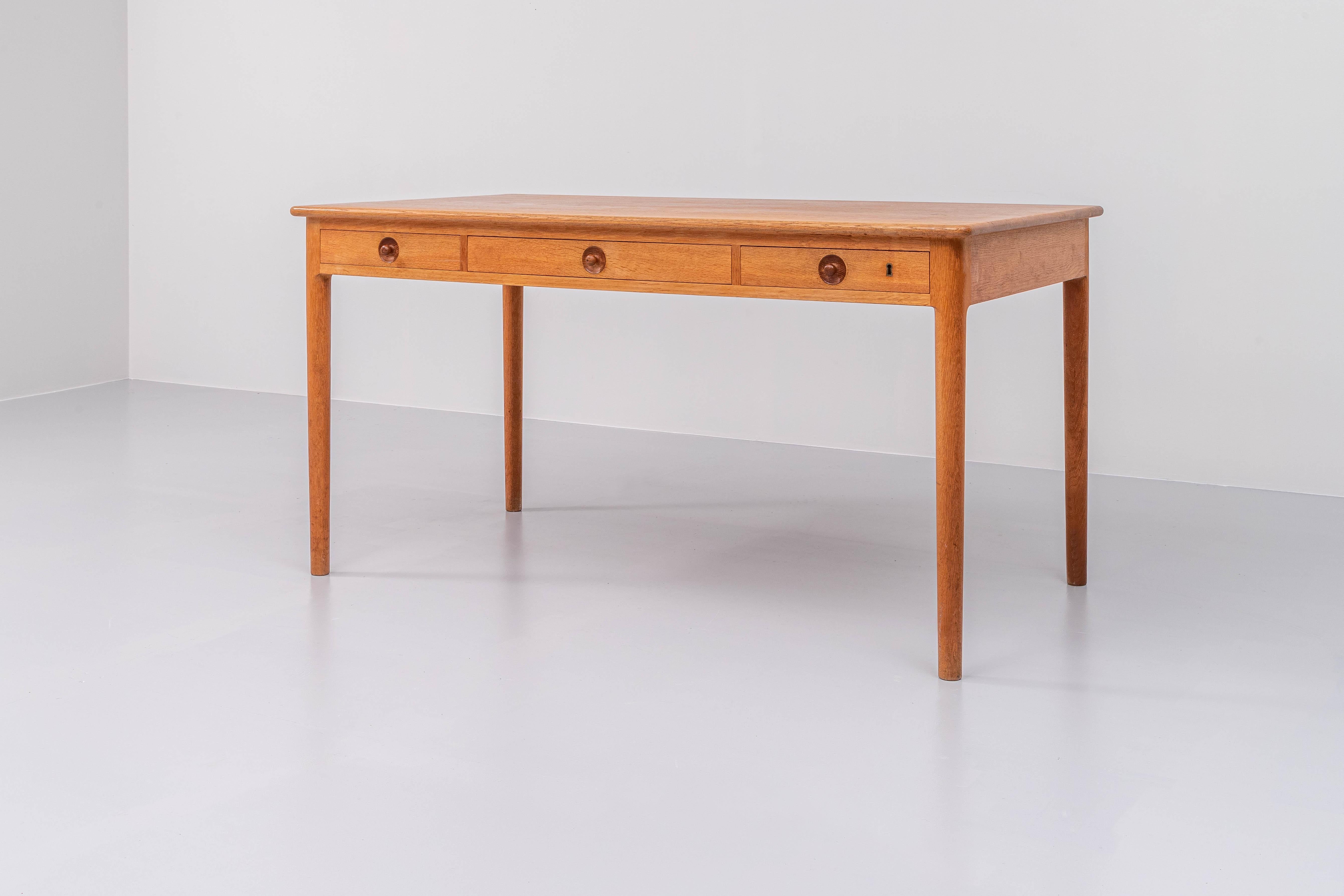 Elegant and beautifully executed sold oak ladies desk 305 by Hans Wegner for PP Møbler, Denmark, 1970’s

A somewhat smaller desk, (please note the dimensions). 

The desk is a typical example of Danish grace, elegance and functionality. Soft