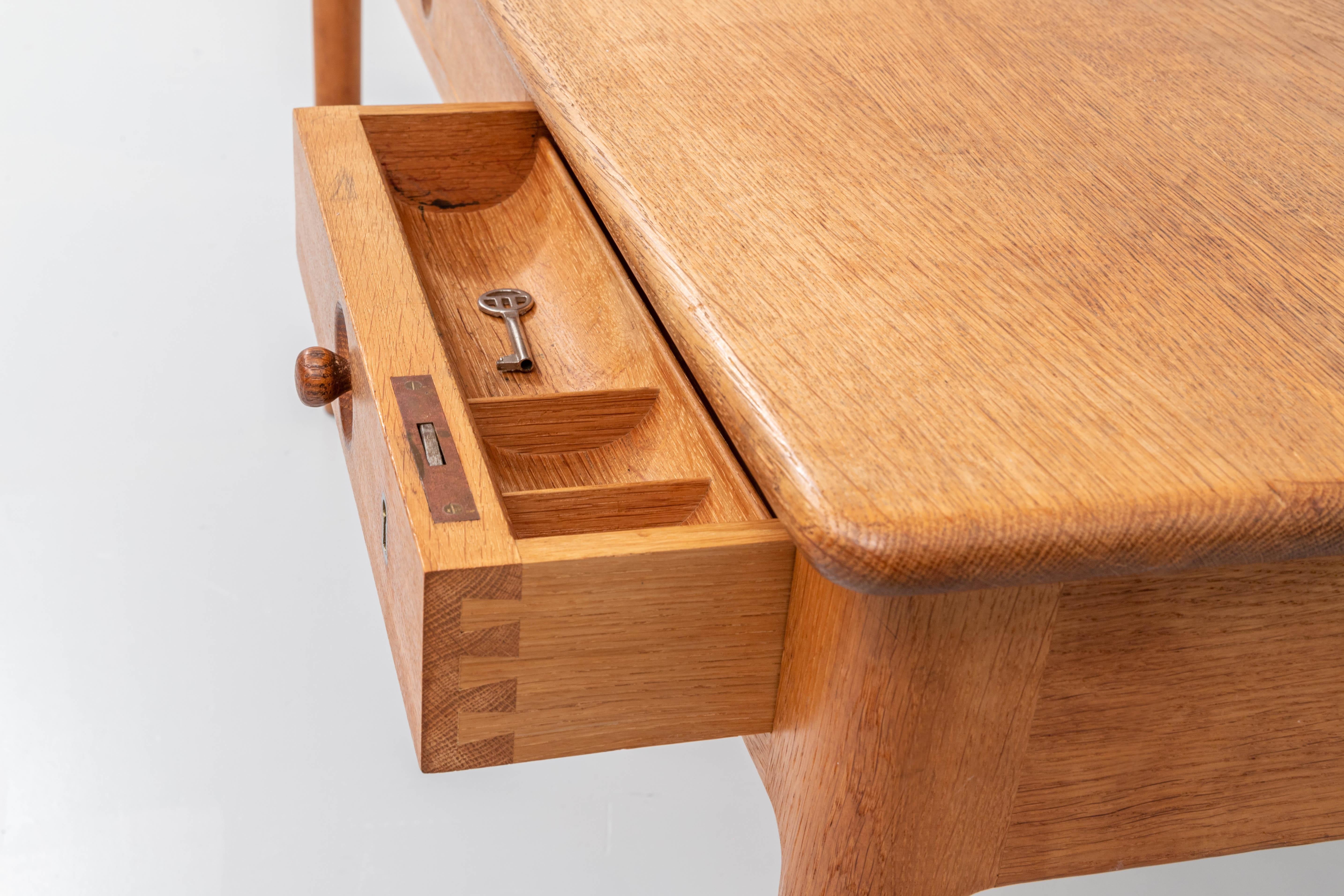 Solid Oak PP 305 Writing Desk by Hans Wegner, Denmark 1