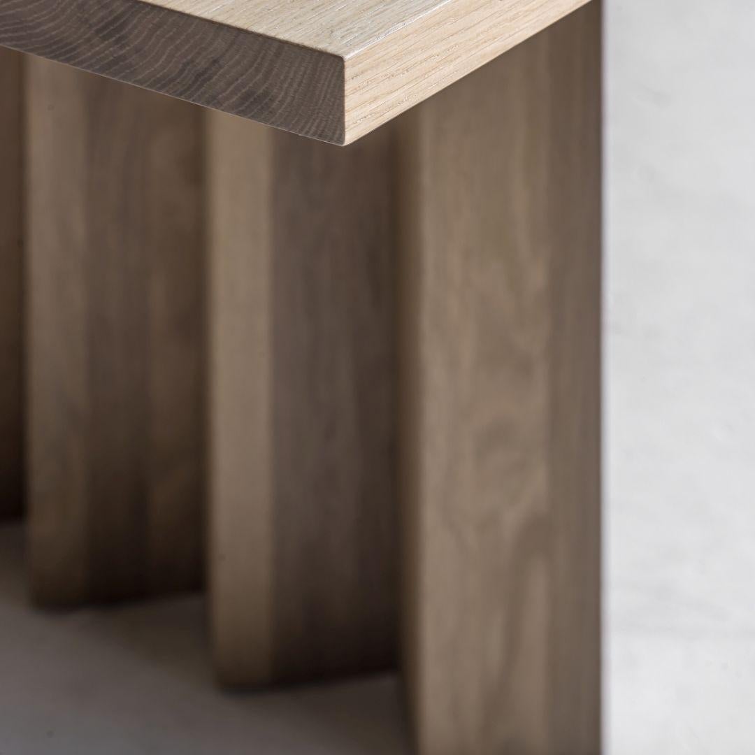 Table de salle à manger rectangulaire avec pieds sculpturaux, fabriquée à la main en Belgique Neuf - En vente à Amsterdam, NL