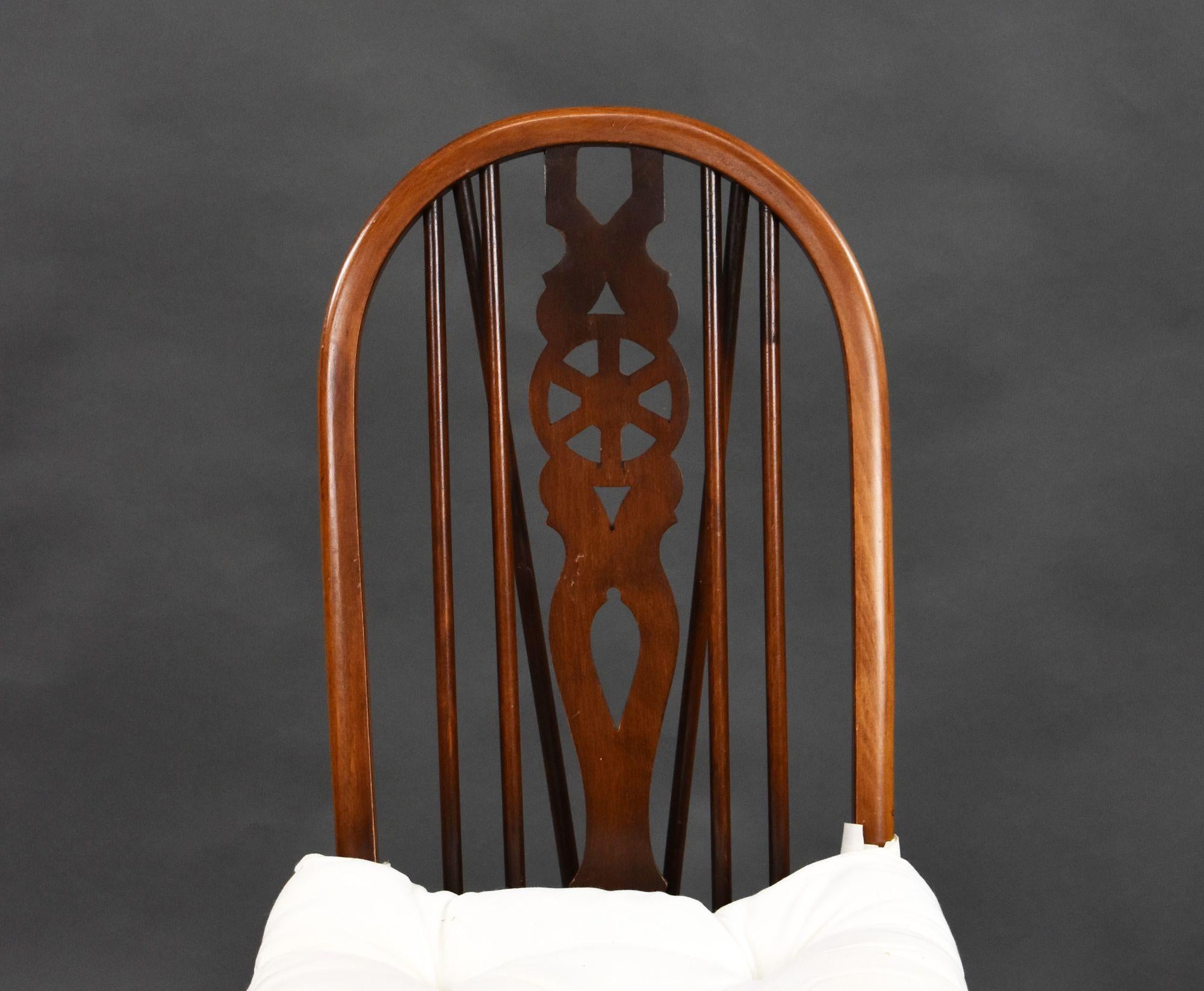 Table de réfectoire et 8 chaises Bon état - En vente à Chelmsford, Essex