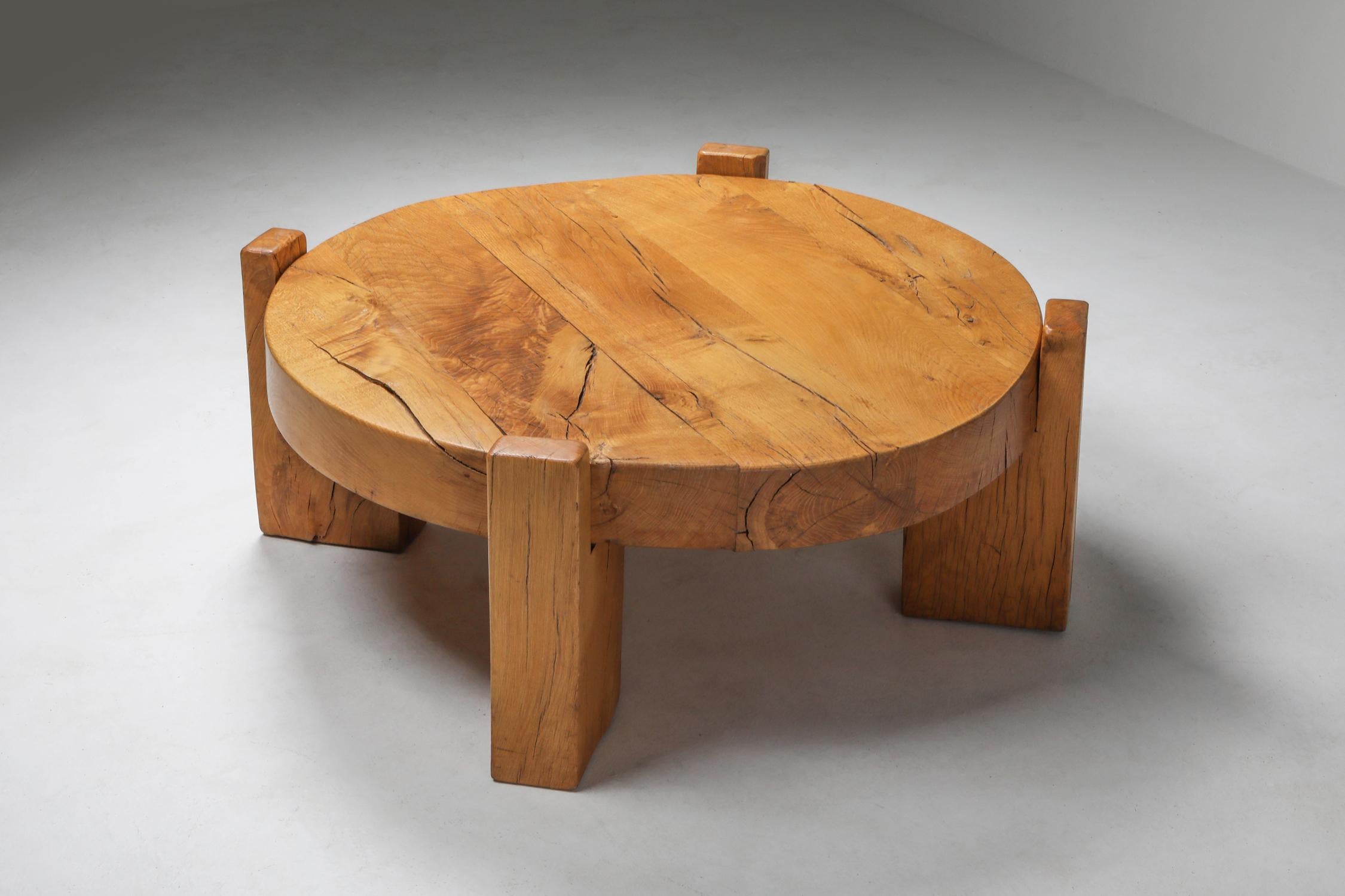 Solid Oak Round Coffee Table In Good Condition In Antwerp, BE