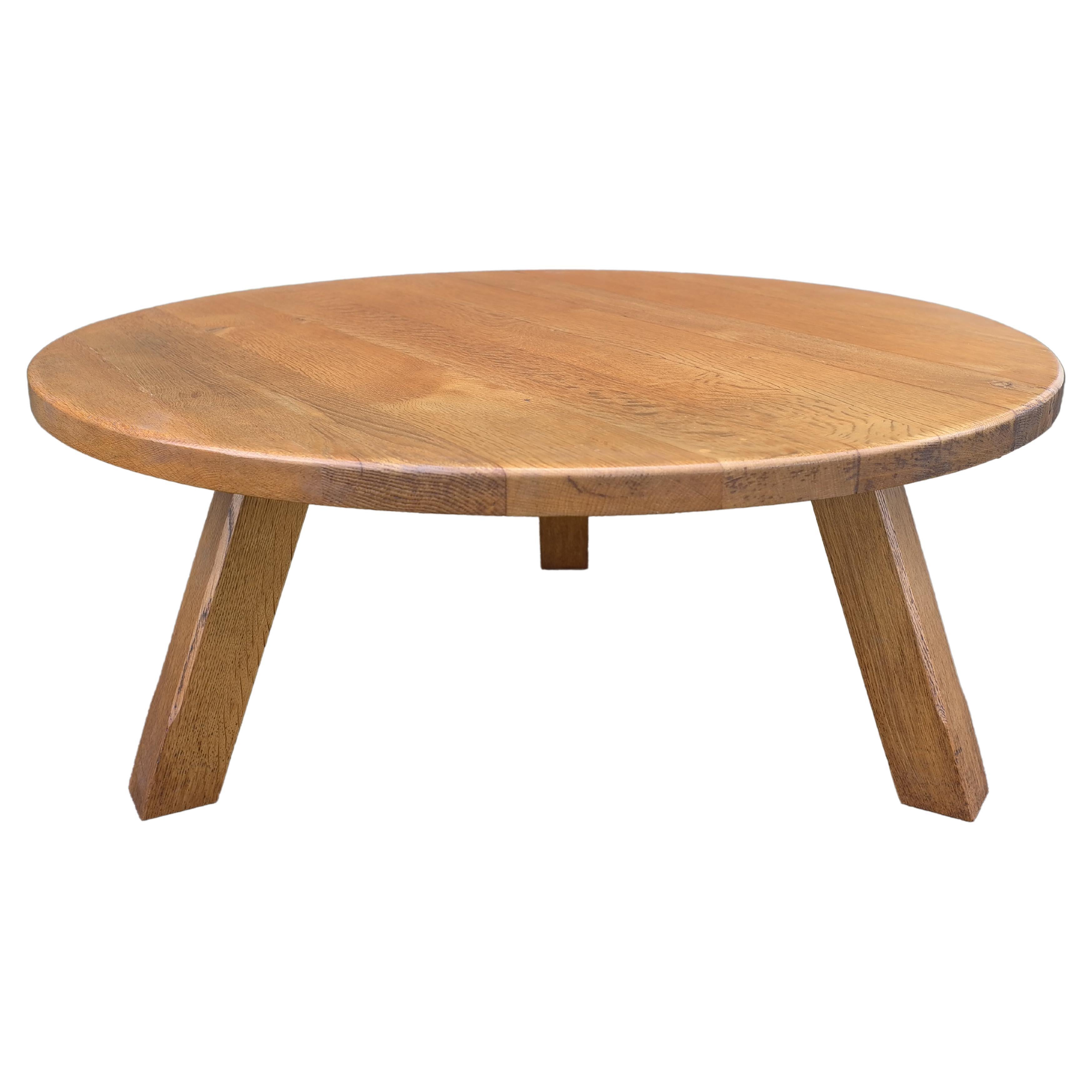 Solid Oak Round Coffee Table, France, 1960s In Good Condition For Sale In Den Haag, NL