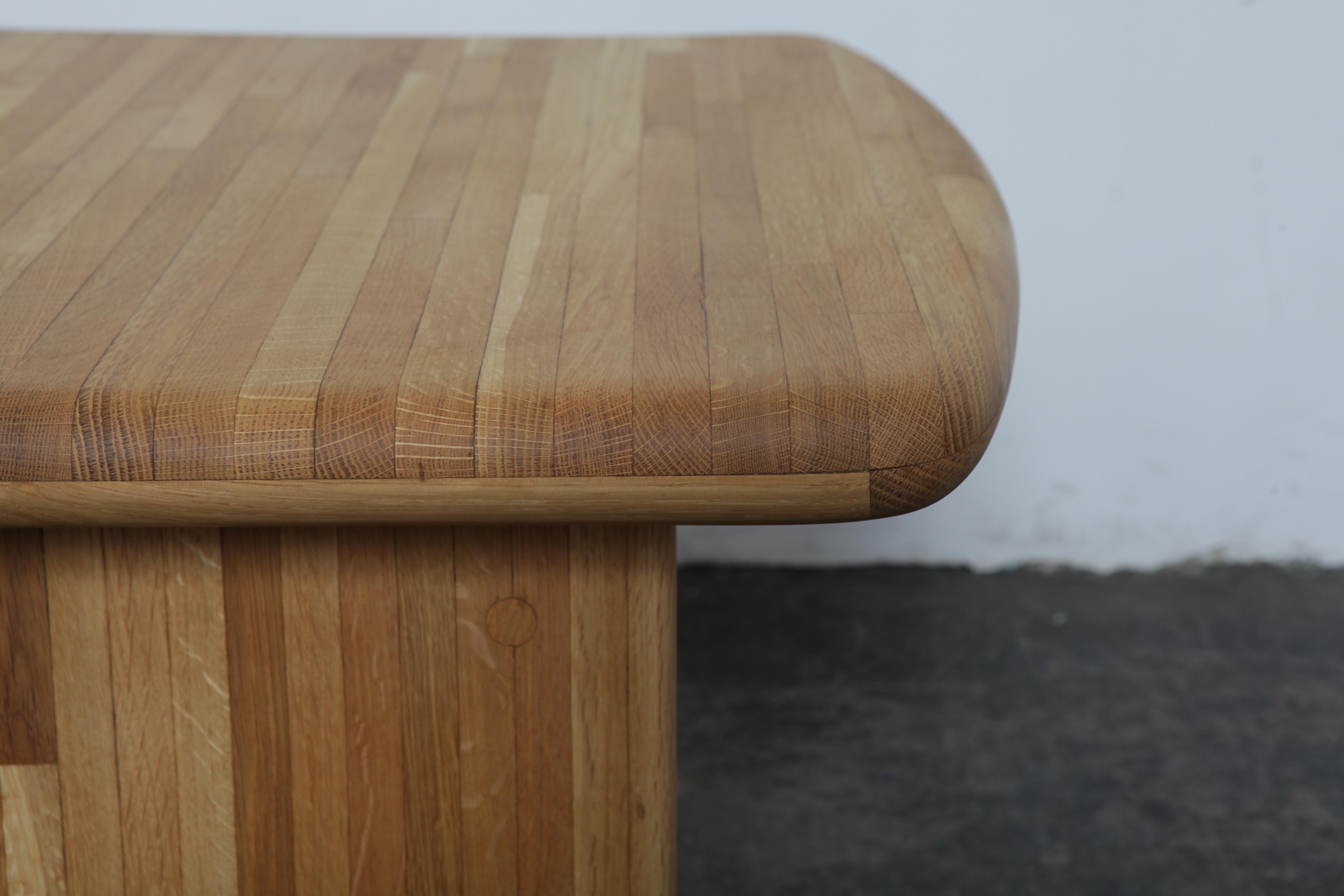 curved corner table