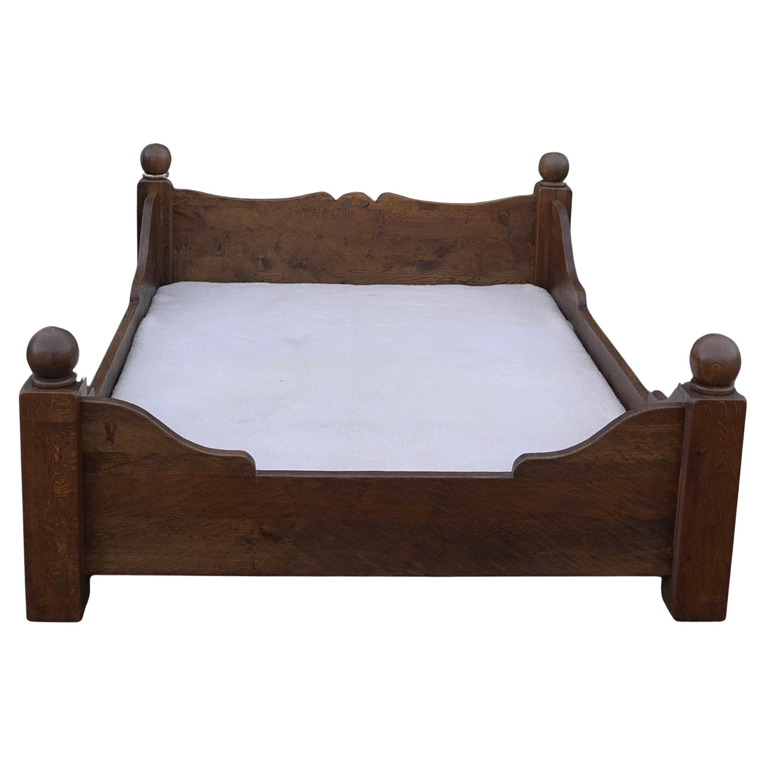 Letto matrimoniale rustico in Oak massiccio in stile Charles Dudouyt, Francia anni '70 In condizioni buone in vendita a Den Haag, NL