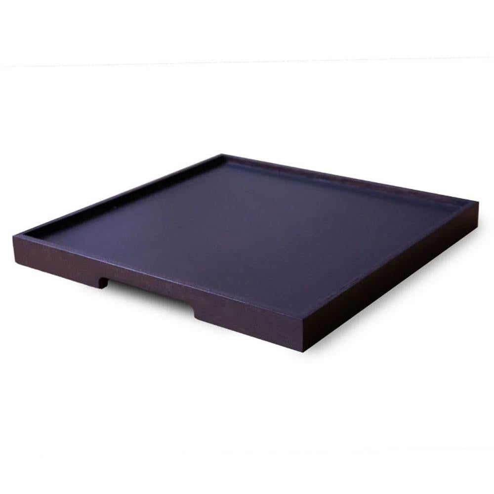 Das elegante Eichenholz-Tablett aus der Serie EDGE verbindet die Eleganz natürlicher Materialien mit Funktionalität. Dieses Holztablett aus natürlichem Eichenholz bietet sowohl ästhetischen als auch praktischen Nutzen für Ihr Zuhause. Mit seinem