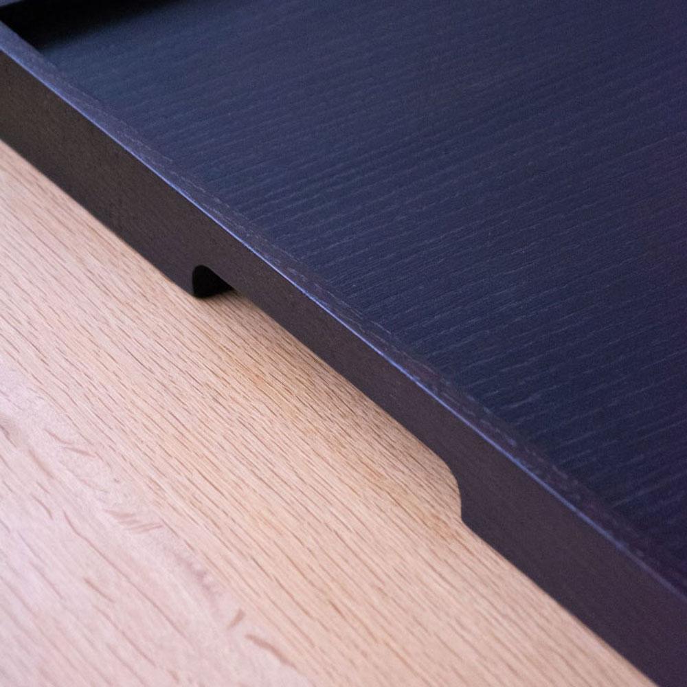 Serviertablett aus massiver Eiche - Serie EDGE, quadratisch (Minimalistisch) im Angebot