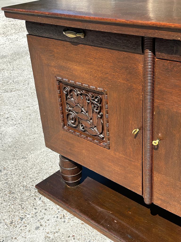 Buffet en chêne massif dans le style de Joseph Savina French 1940 3