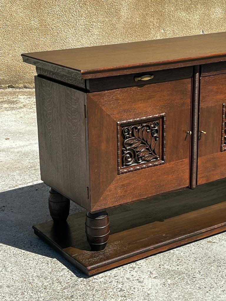 Buffet en chêne massif dans le style de Joseph Savina French 1940 5