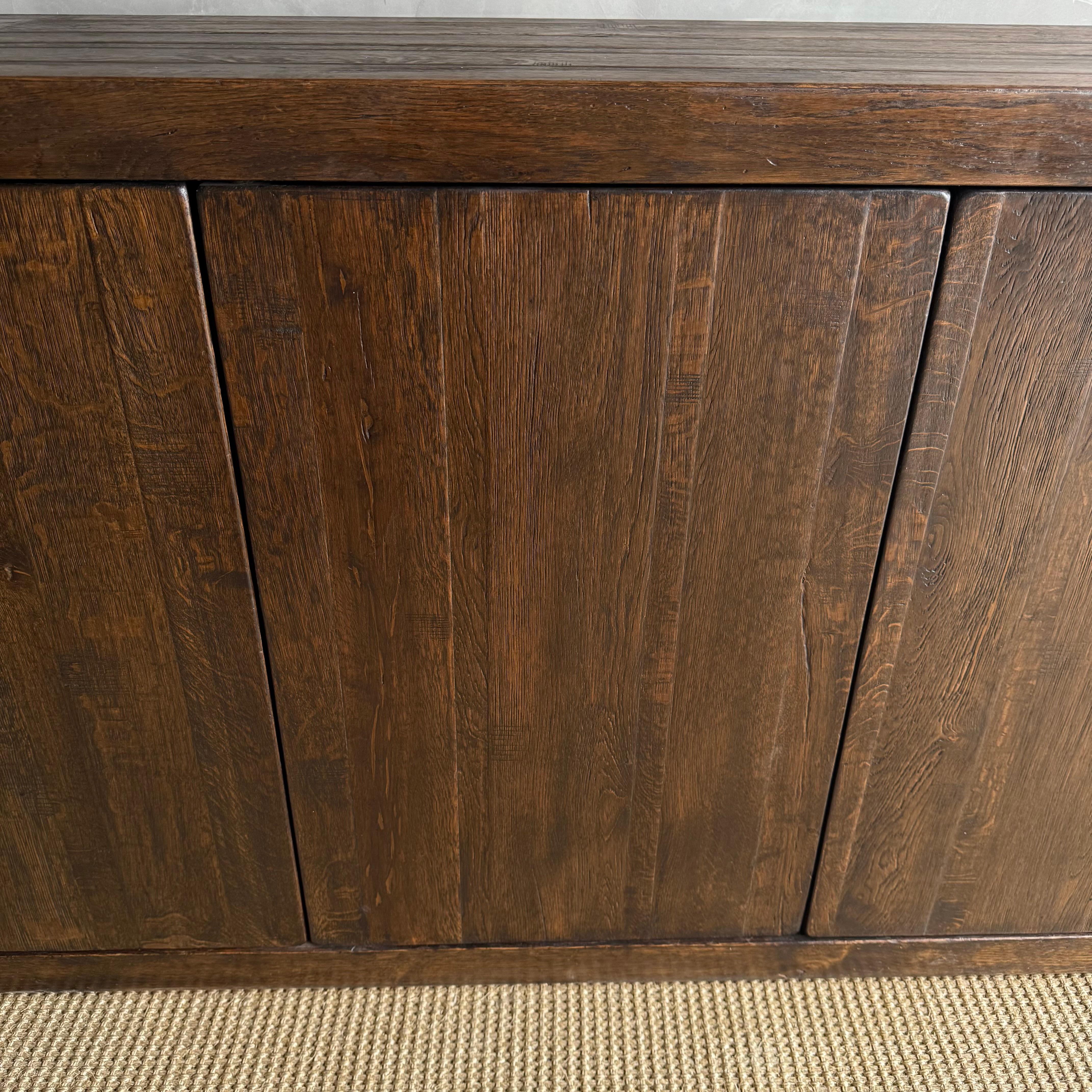 Credenza o mobile in Oak massiccio con ante ad apertura push to open in vendita 9