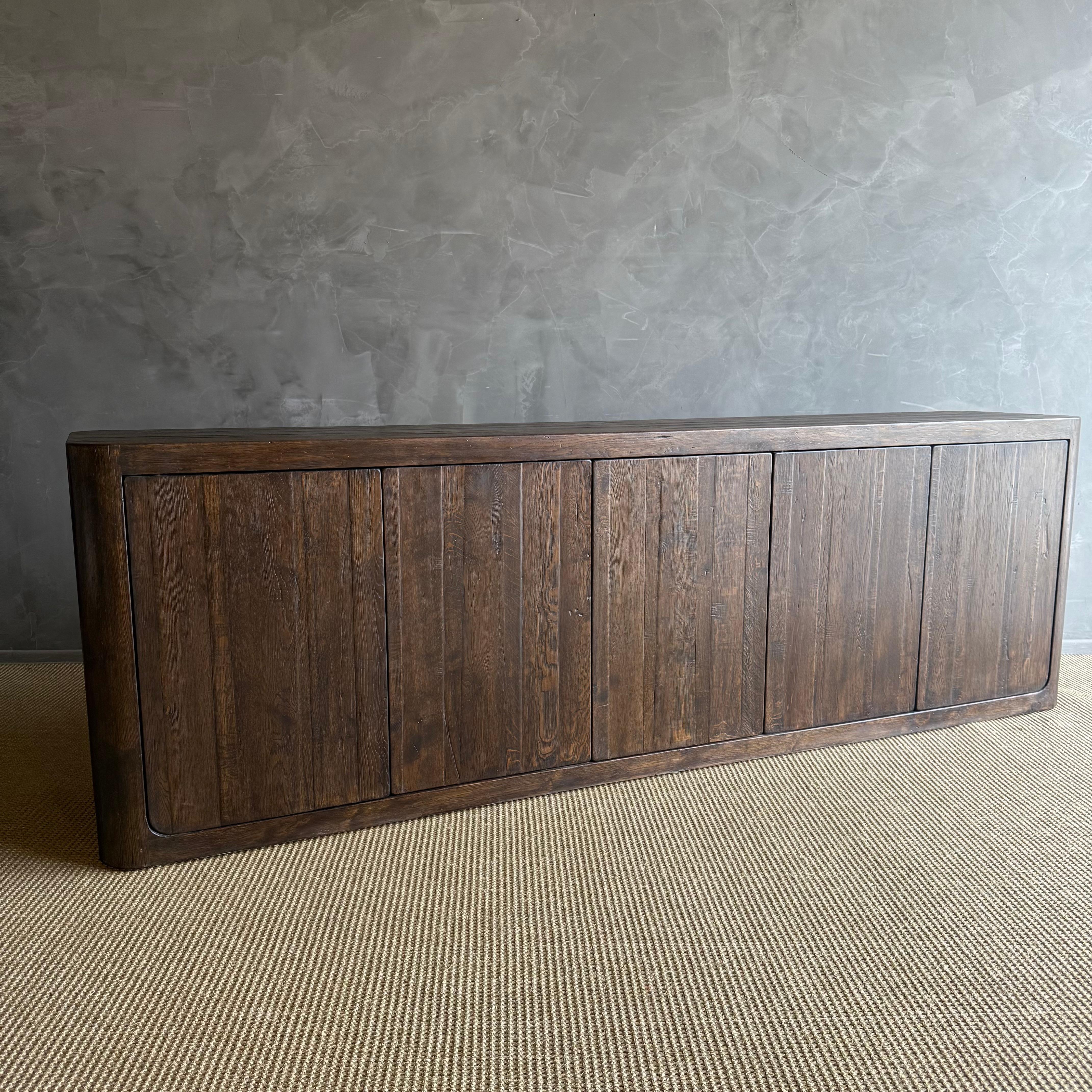Credenza o mobile in Oak massiccio con ante ad apertura push to open in vendita 10