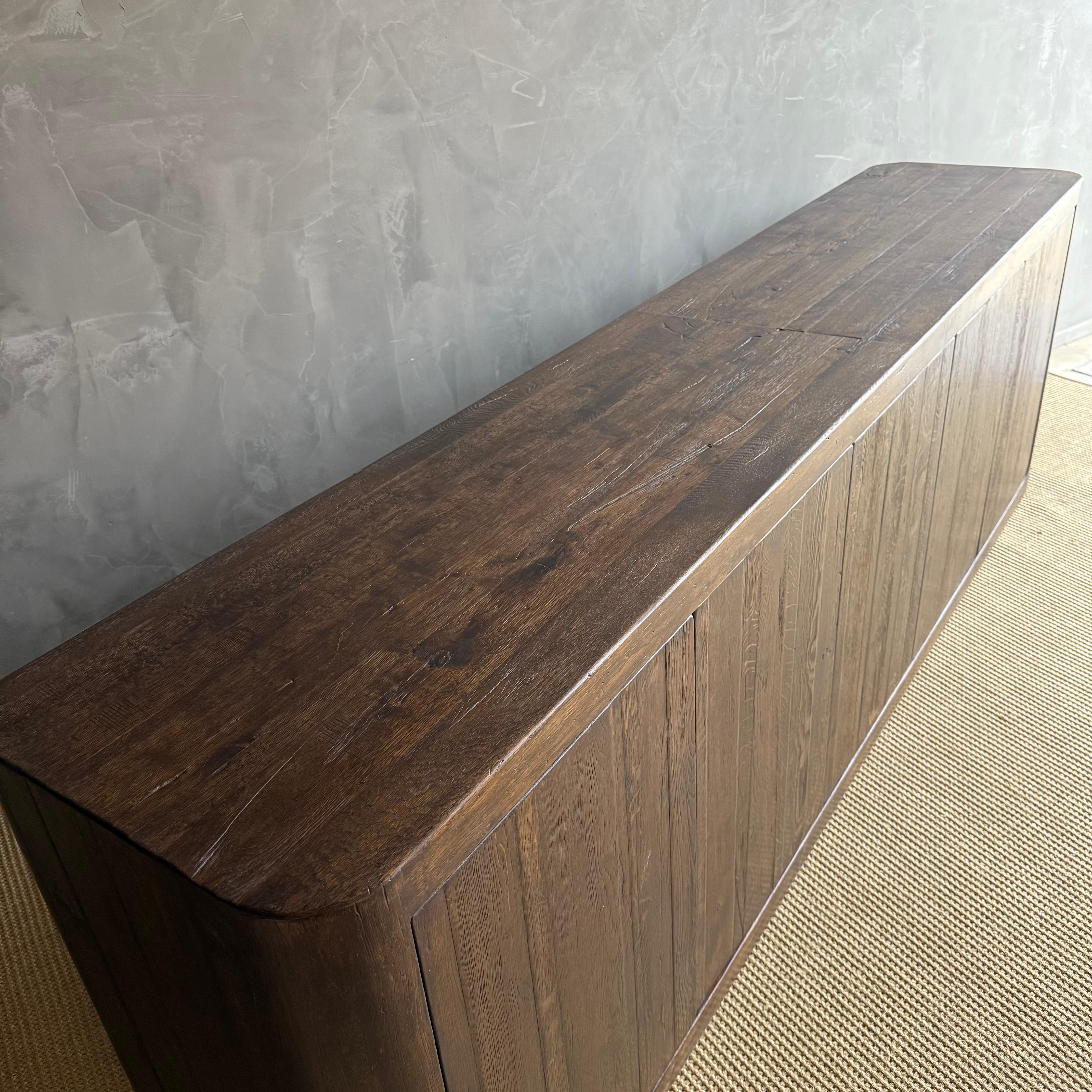Credenza o mobile in Oak massiccio con ante ad apertura push to open in vendita 13