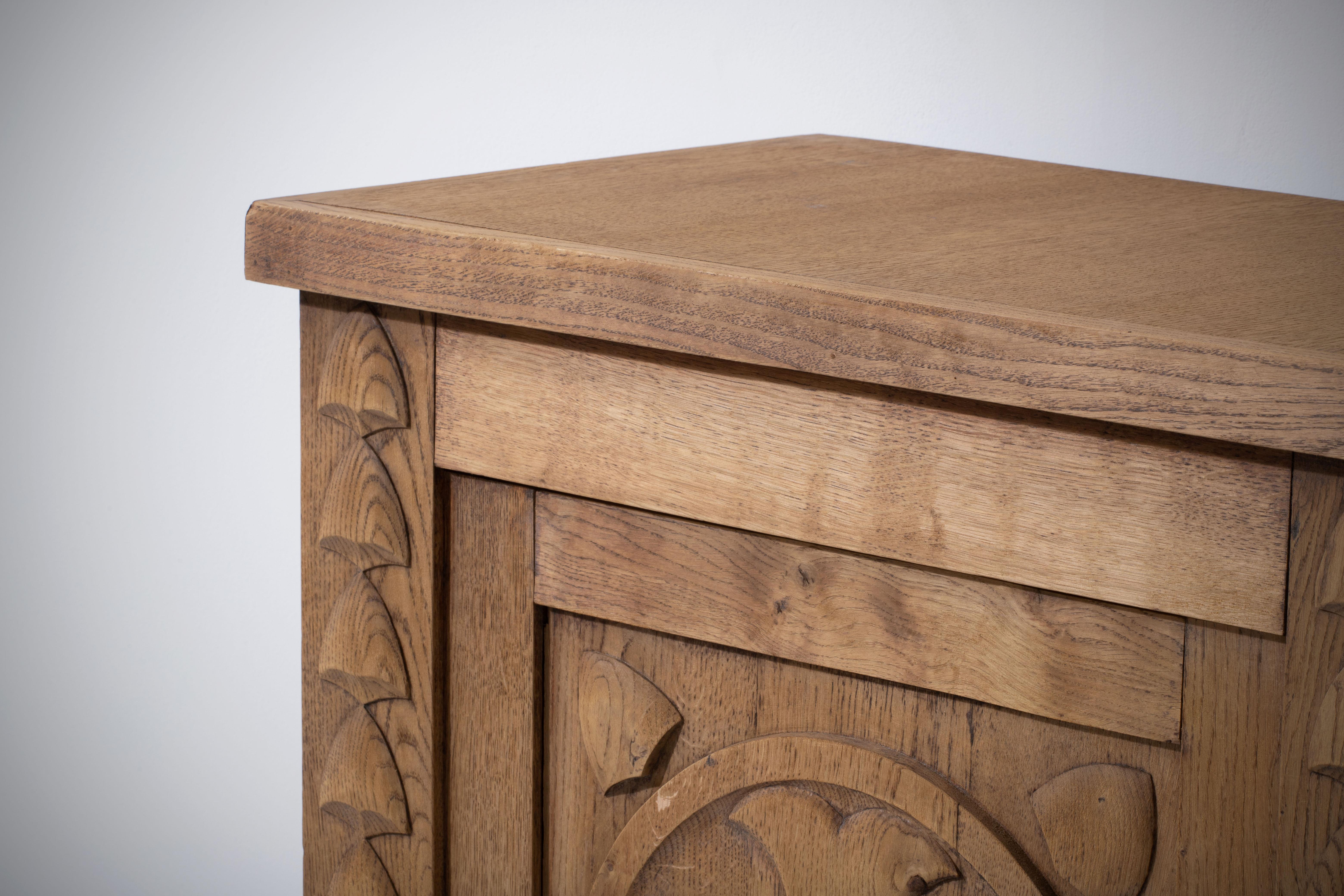 Solid Oak Sideboard with hand carved Details, France, 1950 In Good Condition In Wiesbaden, DE
