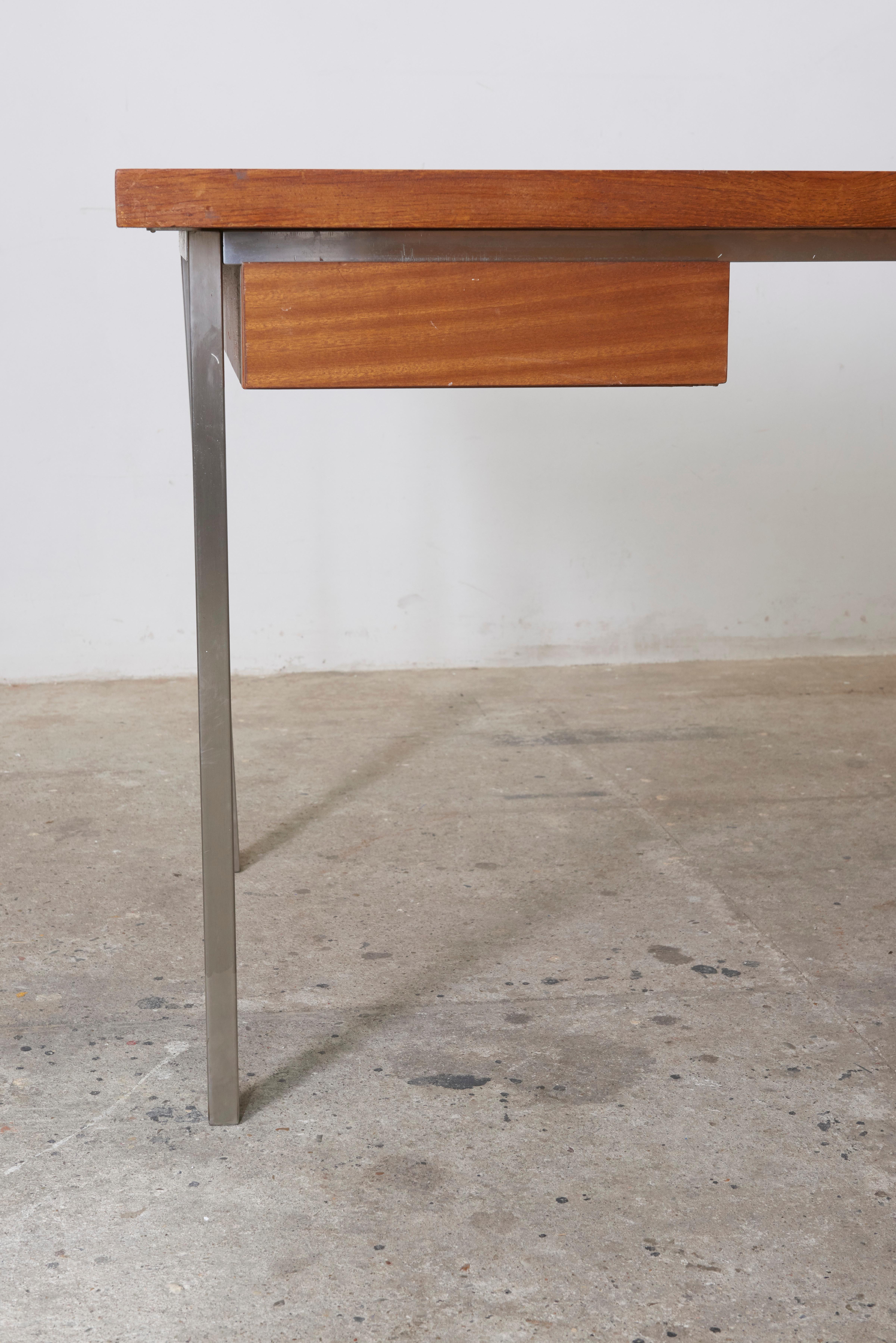 Schreibtisch aus massiver Eiche mit Schienenplatte entworfen von Coene, Belgien, 1958 im Zustand „Gut“ im Angebot in Antwerp, BE