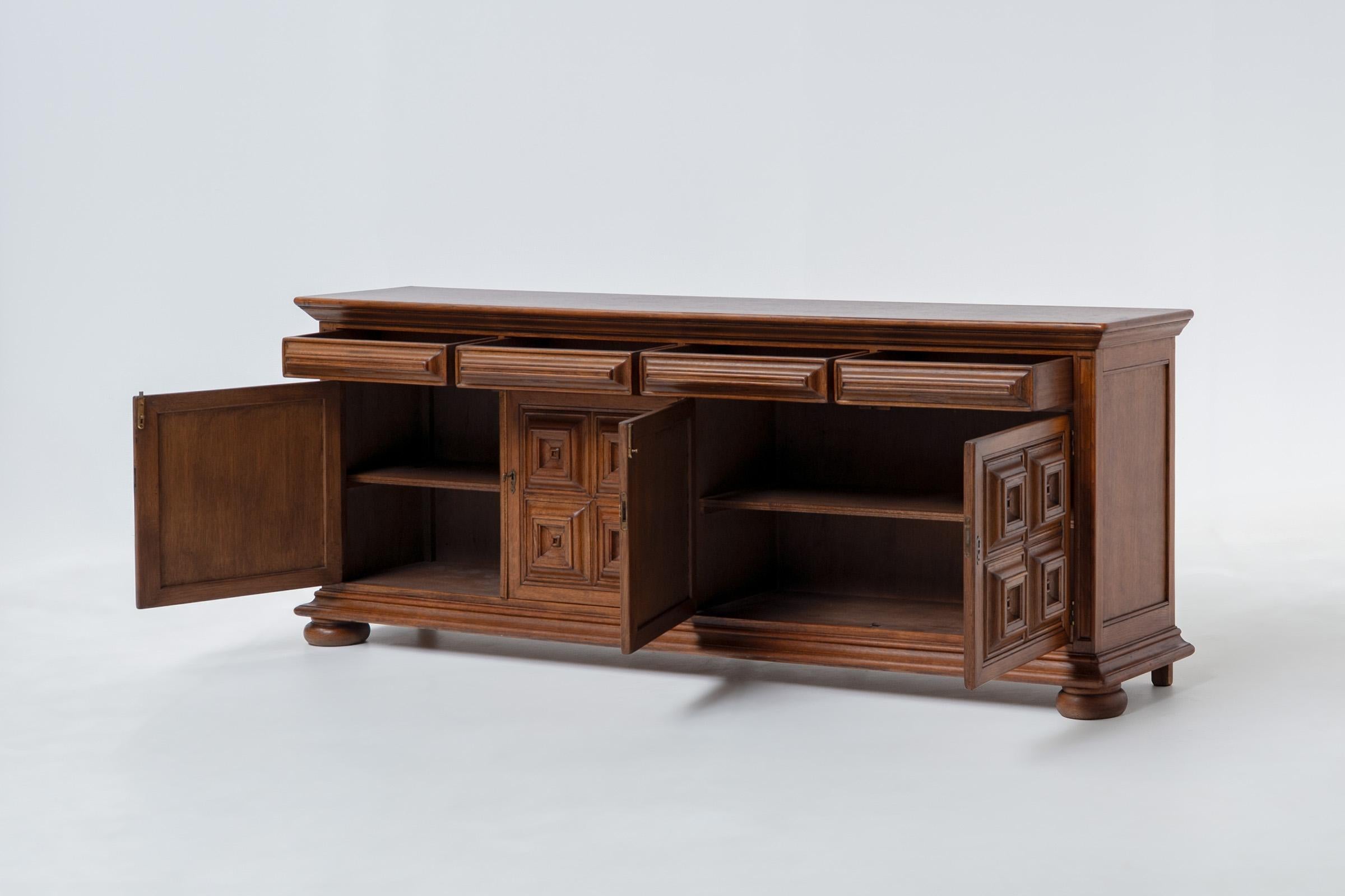 Buffet espagnol en chêne massif, années 1940 2