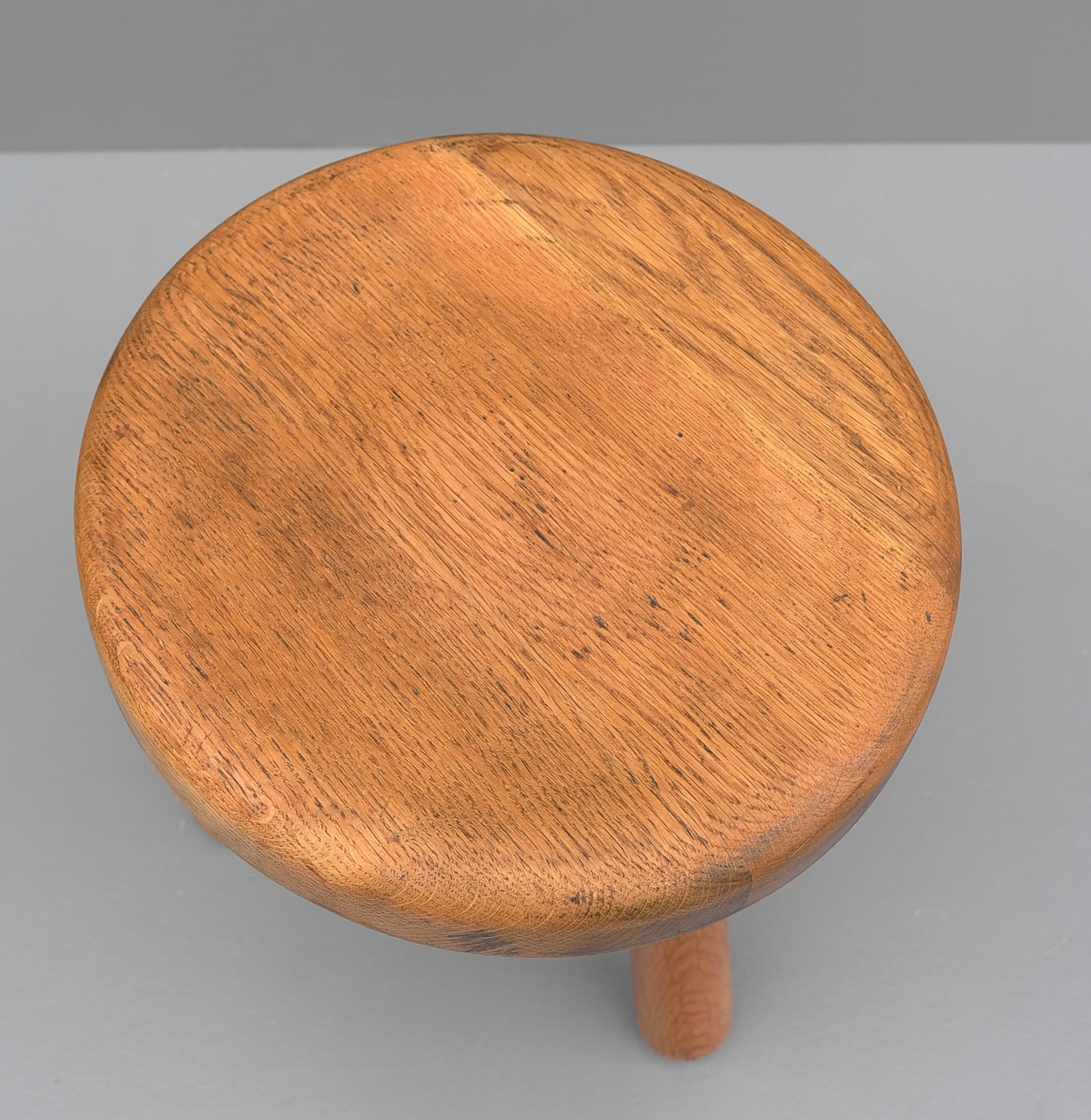 Solid Oak Stool in Style of Charlotte Perriand, France, 1950's In Good Condition In Den Haag, NL
