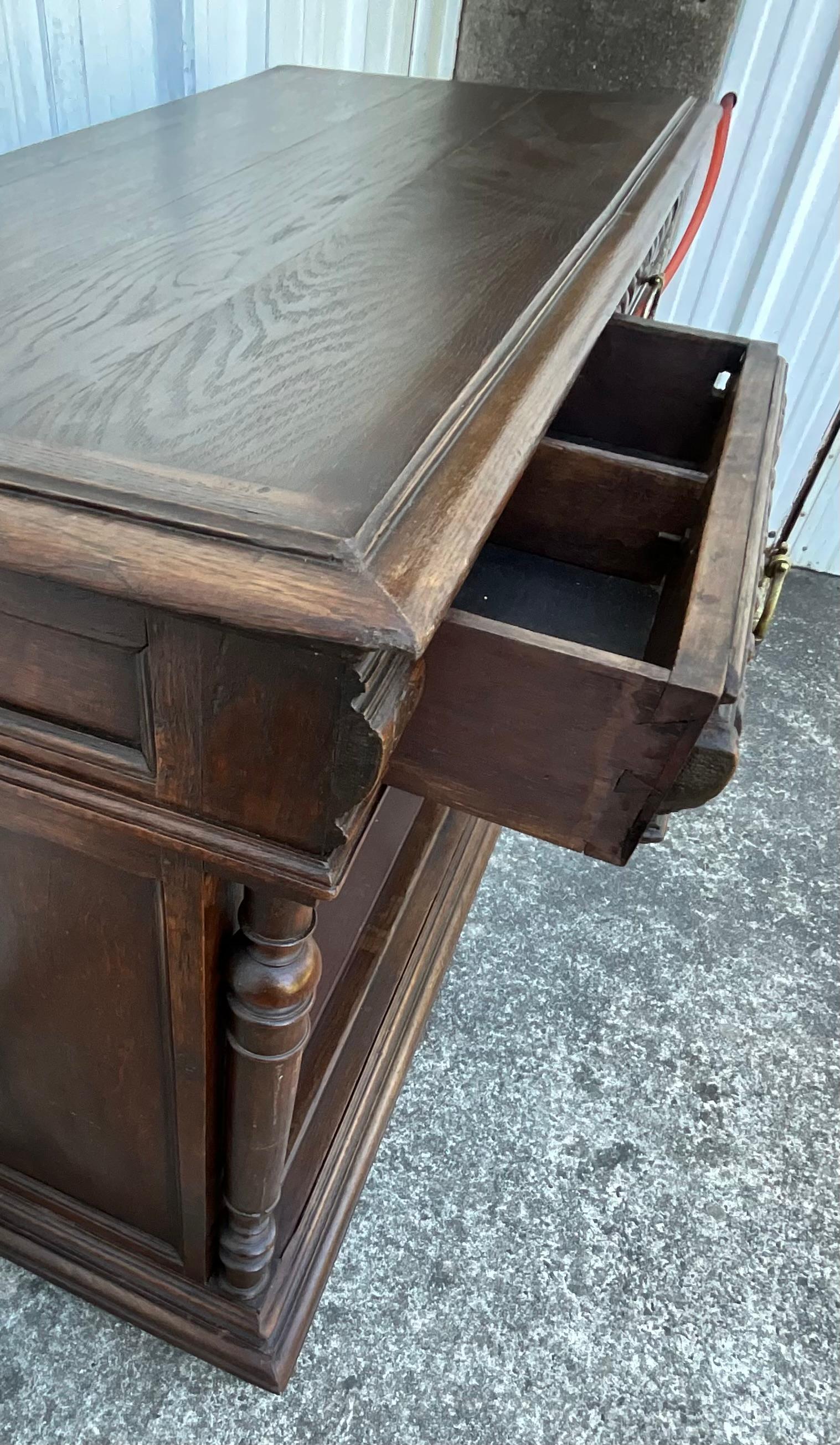 Solid Oak Storage Unit – Country Style, Late 19th Century In Good Condition For Sale In SAINT-CLÉMENT-DE-LA-PLACE, FR