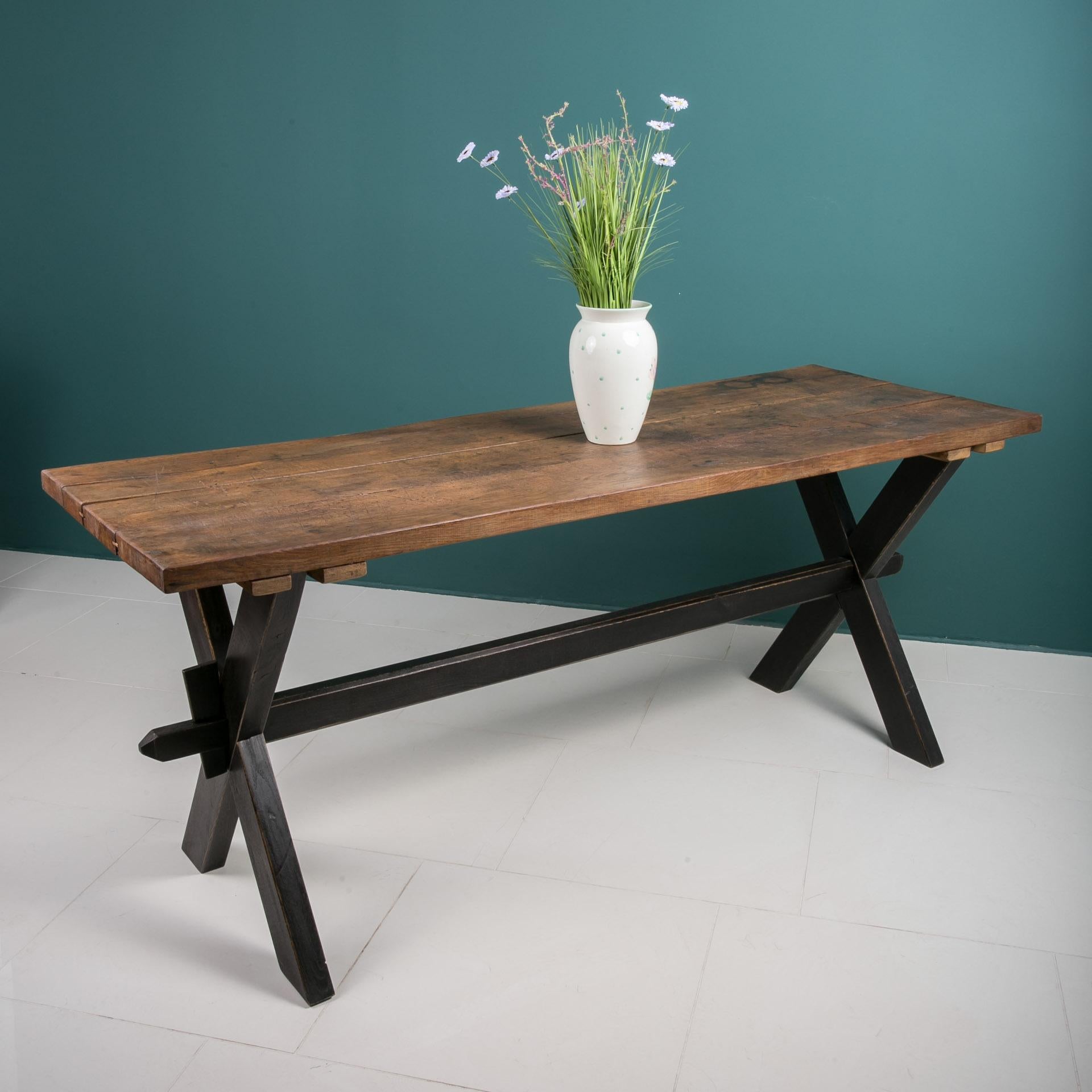 Tisch aus massivem Eichenholz, frühes 20. Jahrhundert, rustikaler Stil, Prep oder Esstisch im Angebot 4