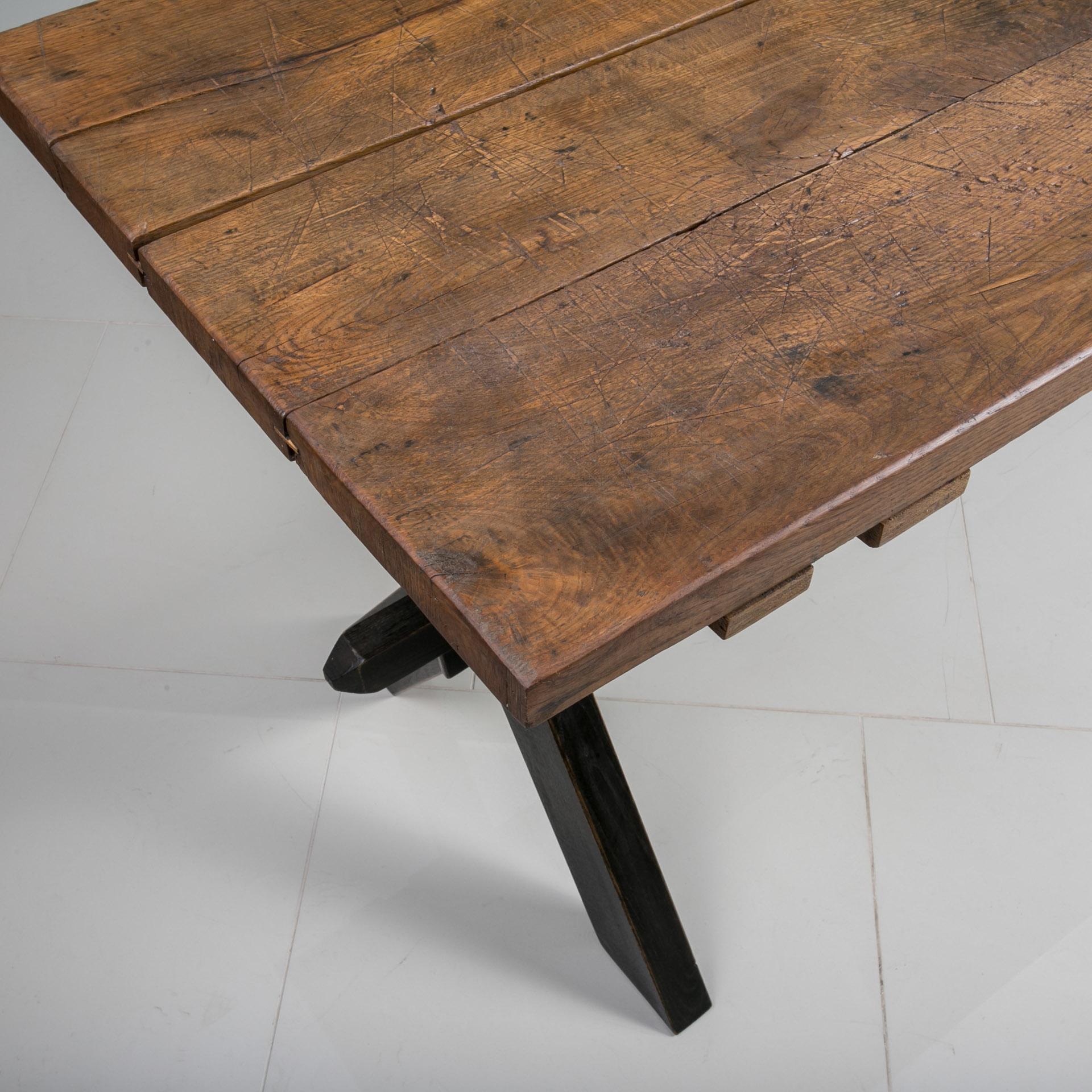 Tisch aus massivem Eichenholz, frühes 20. Jahrhundert, rustikaler Stil, Prep oder Esstisch im Angebot 1
