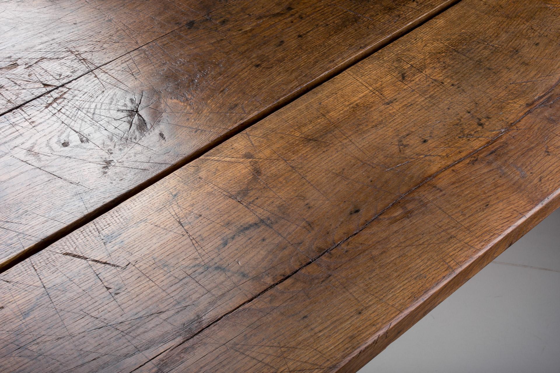 Tisch aus massivem Eichenholz, frühes 20. Jahrhundert, rustikaler Stil, Prep oder Esstisch im Angebot 3