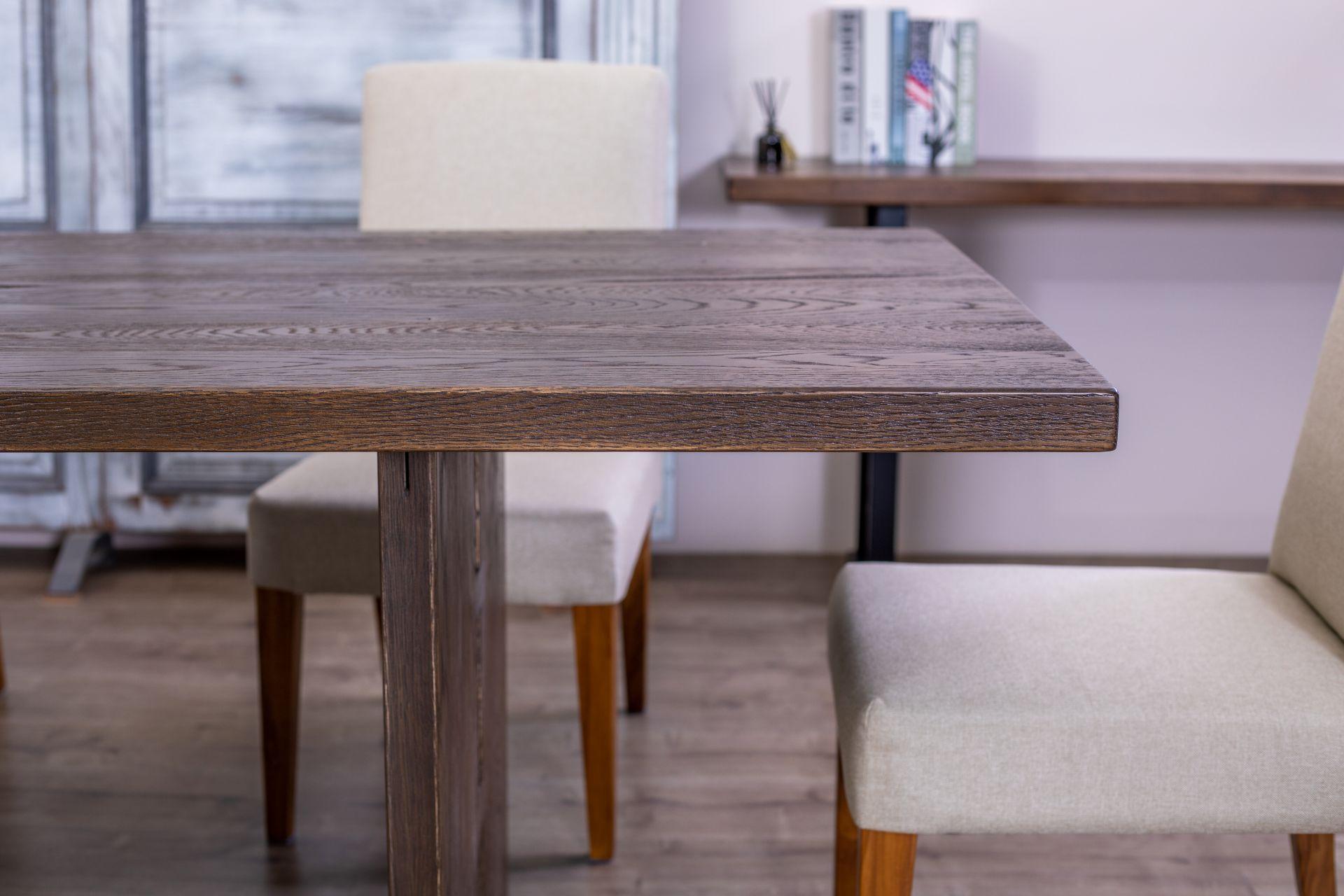 Mesa de roble macizo en cacao arenado con patas de tablón de roble a juego en Nuevo estado para la venta en Buffalo, WY