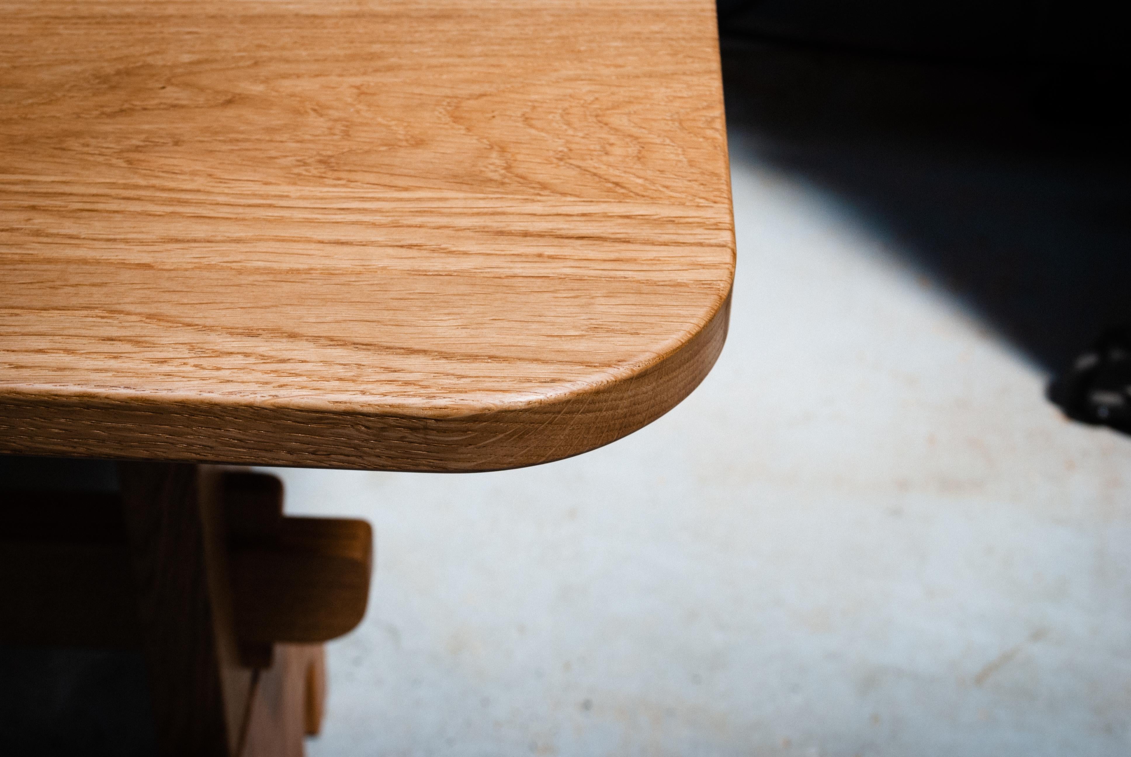 Table de salle à manger de réfectoire, chêne massif, moderne et organique, design Loose Fit, Royaume-Uni en vente 1