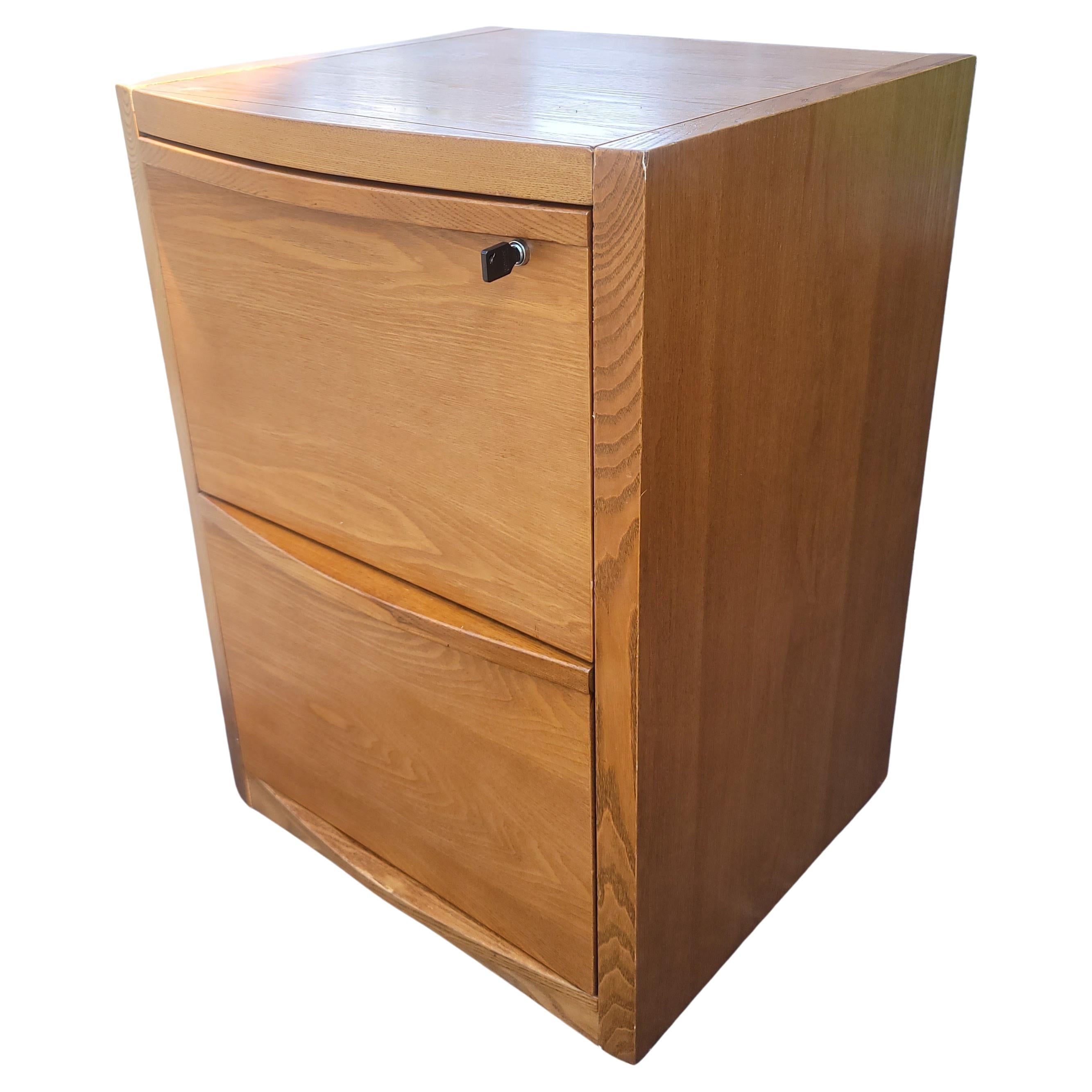 Solid oak two-drawer filing cabinet in great condition with key. Measures 19.5