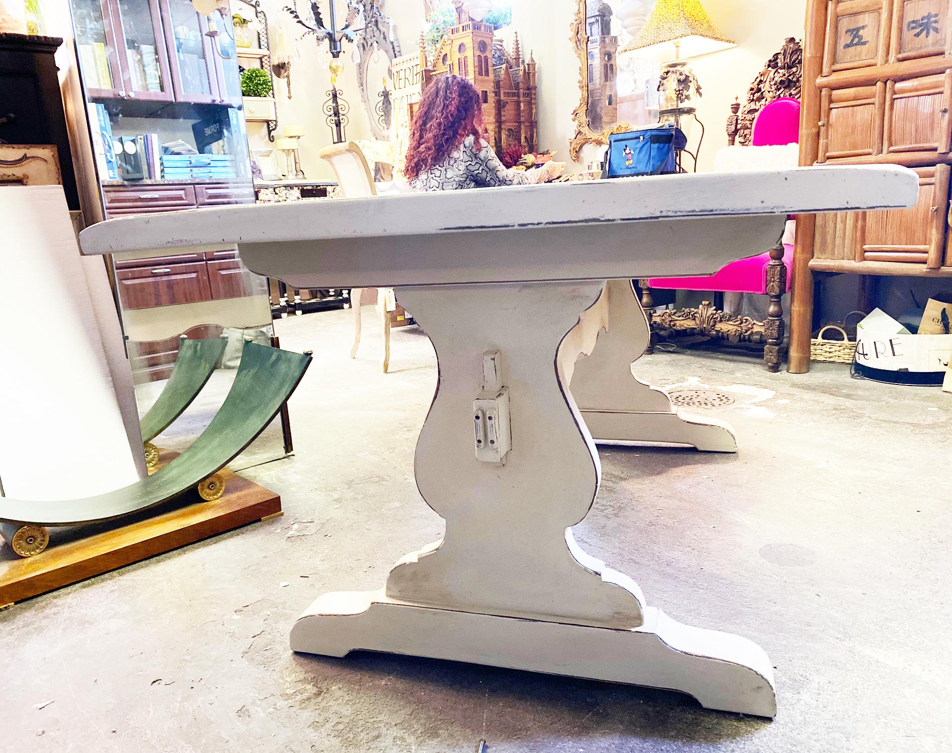 Solid Oak Vintage Table in Antique White In Good Condition For Sale In Livingston, NJ