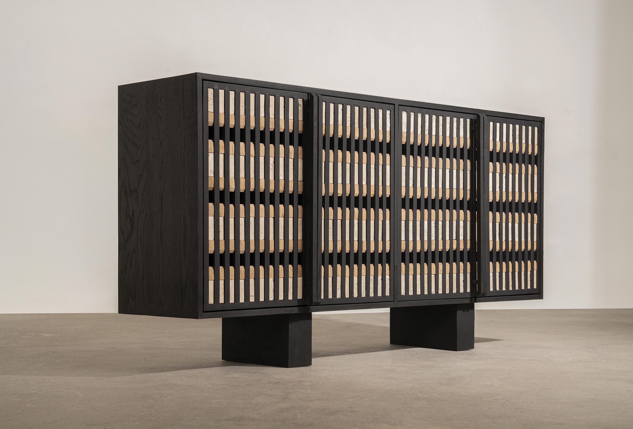 Ce buffet unique en chêne massif est conçu par Thomas Vlach et édité par Parsa edition.
Comme des fenêtres ouvertes sur le monde, Ashkar suggère sans dévoiler.
En chêne massif naturel et teinté noir, cent soixante pièces réalisées en travertin blanc