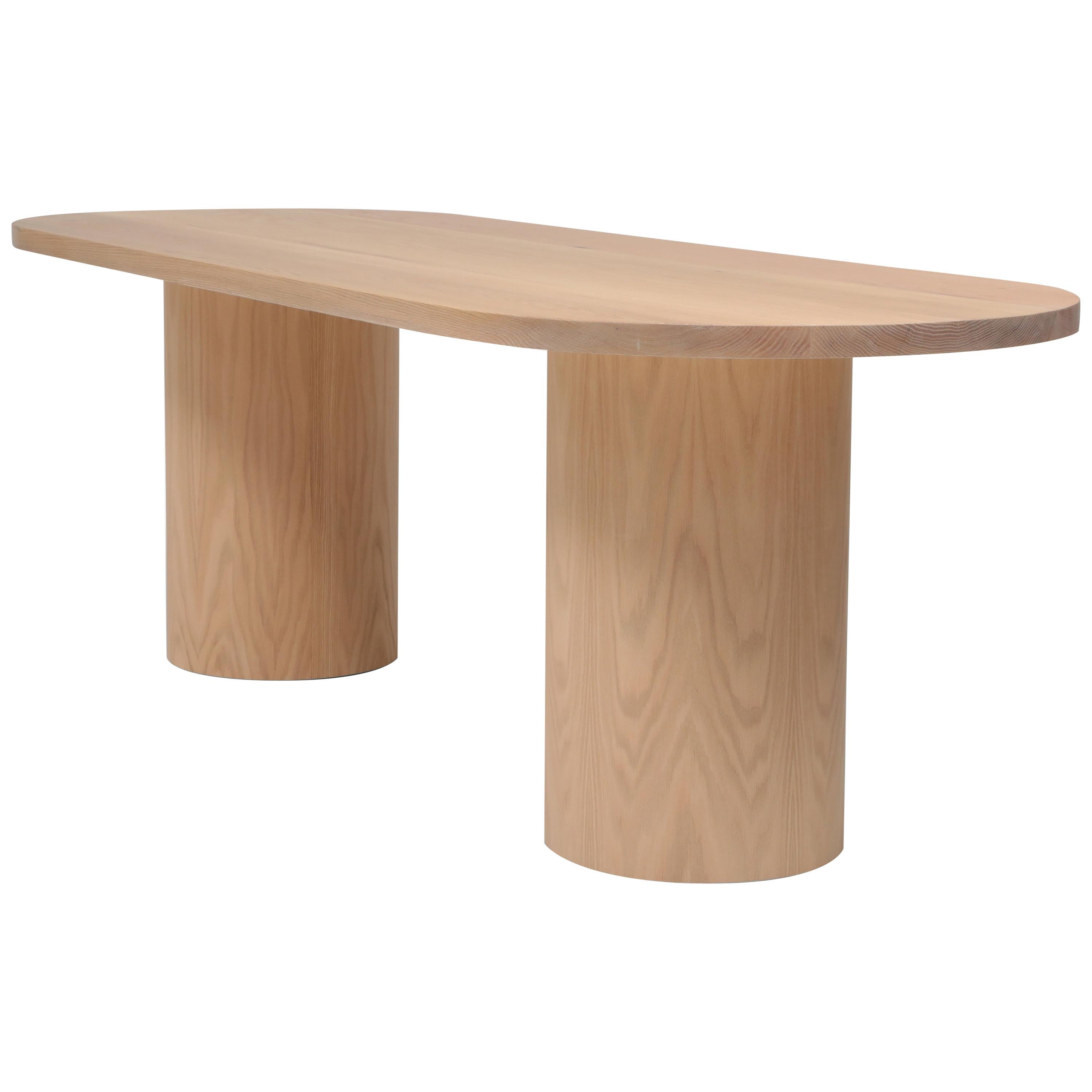 Tavolo da pranzo in legno massiccio di quercia con gambe a cilindro in Oak naturale in vendita