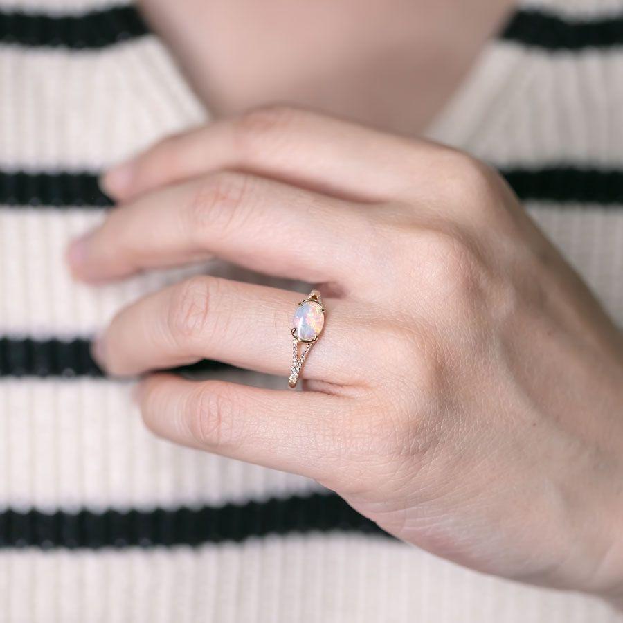 Taille brillant Bague de fiançailles à tige fendue avec sertissage pavé en or jaune 18 carats en vente