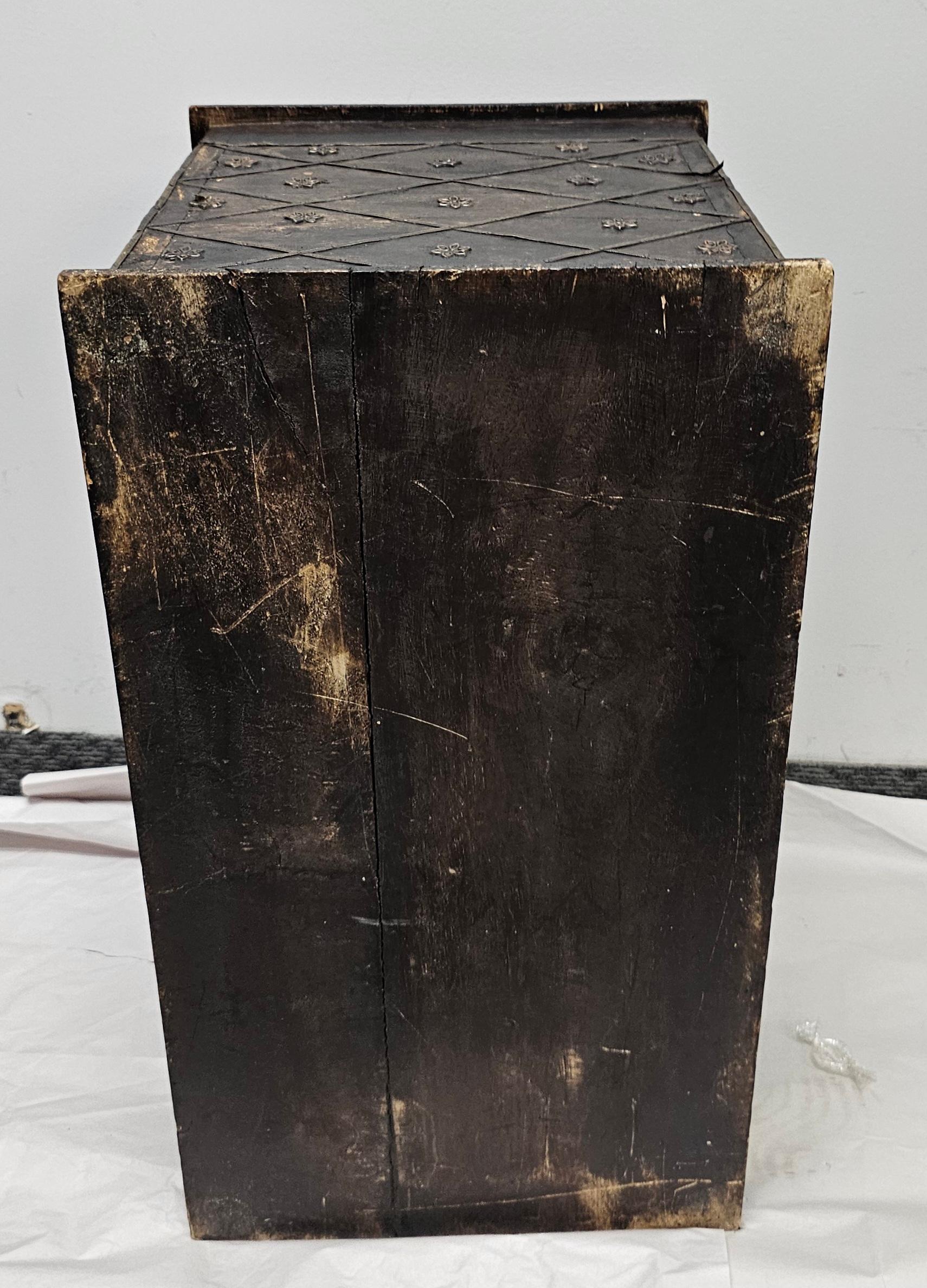 Massive lackiertem Holz und verzierten Metall montiert Strongbox im Angebot 5