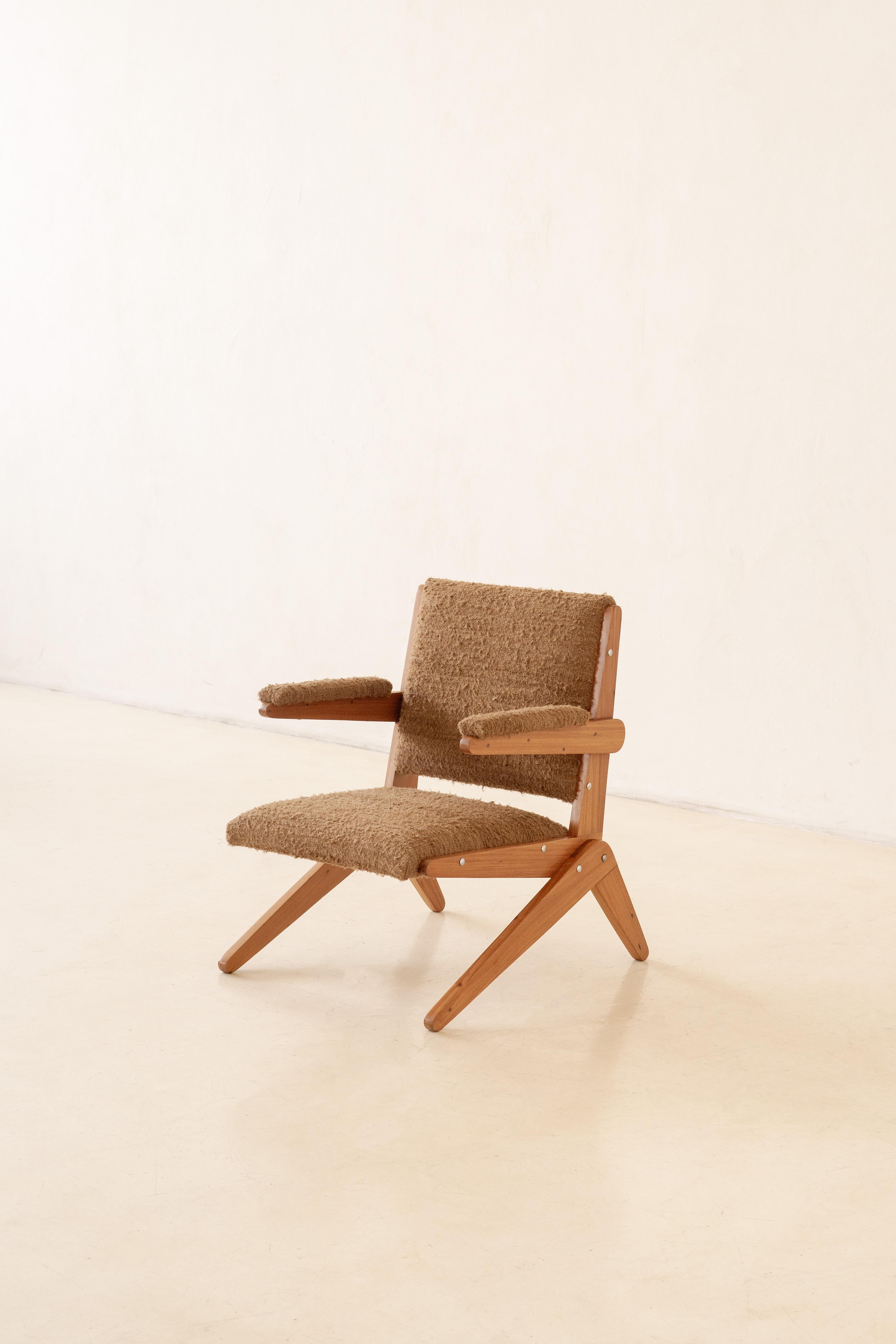 Designed and manufactured in the 1950s, this lounge chairs was built in Solid Pau Marfim Wood. The legs and backrest have a 