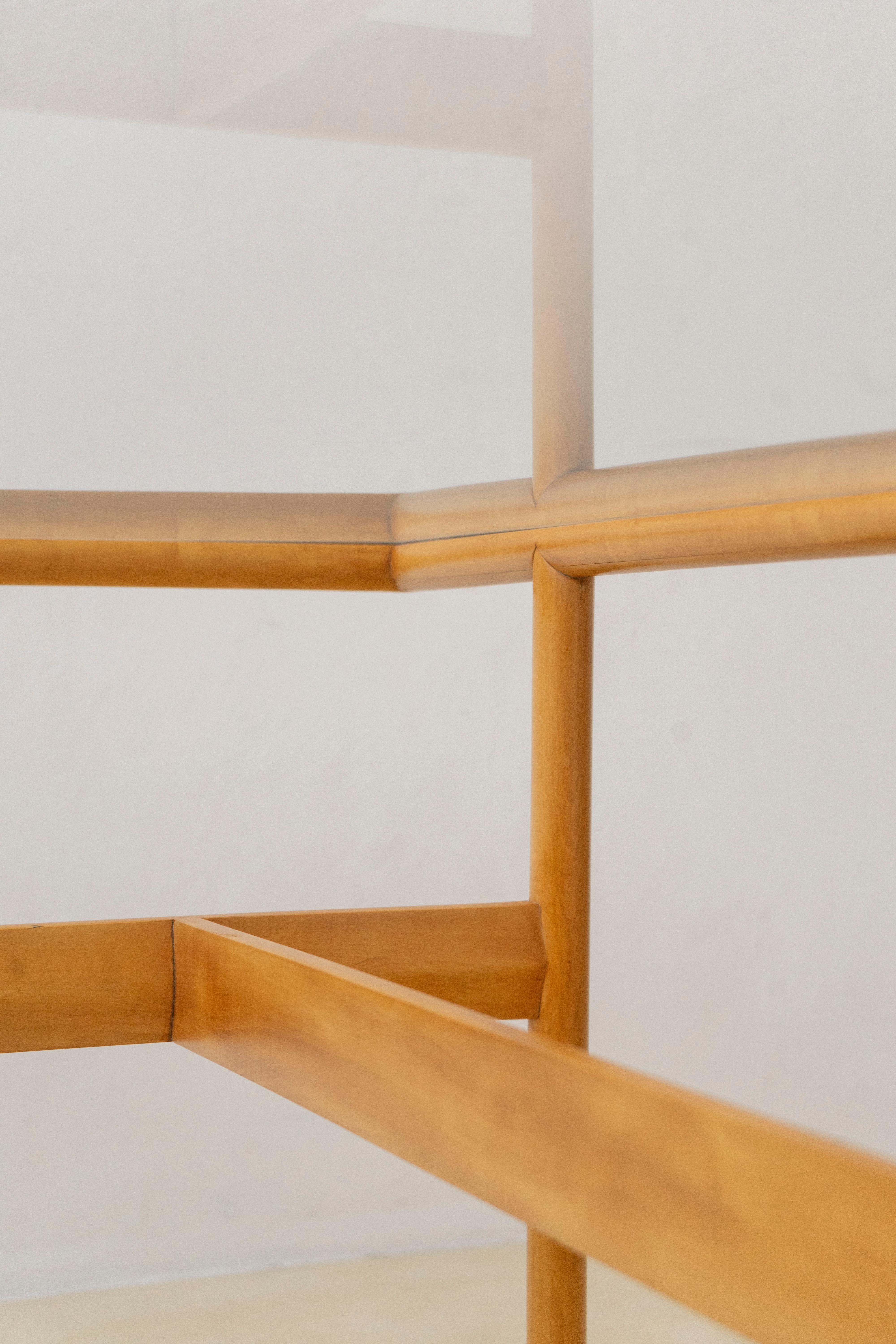 Estruturaler Tisch aus massivem Pau-Marfim-Holz von Joaquim Tenreiro, brasilianisches Design im Zustand „Gut“ im Angebot in New York, NY