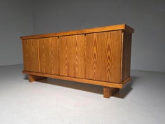Massive Kiefer Brutalist Credenza, Frankreich 1970er Jahre"